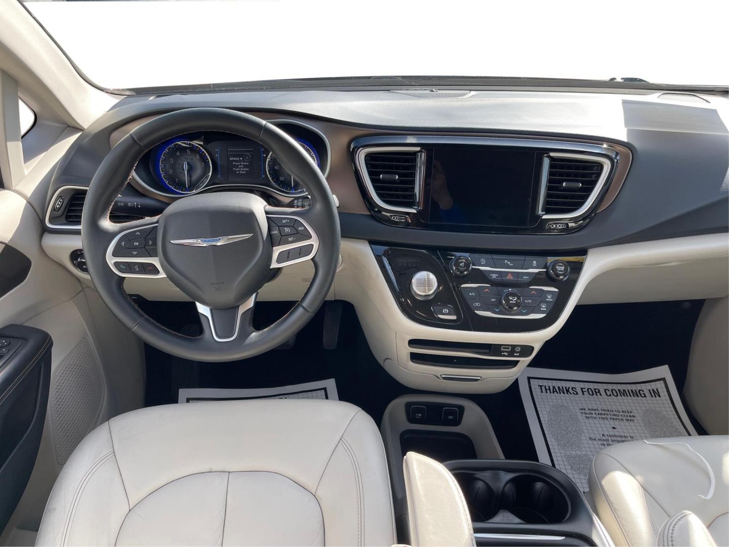 2017 Chrysler Pacifica Touring-L (2C4RC1BG2HR) with an 3.6L V-6 DOHC engine, located at 1230 East Main St, Xenia, OH, 45385, (937) 908-9800, 39.688026, -83.910172 - 2017 Chrysler Pacifica Touring-L - Photo#20