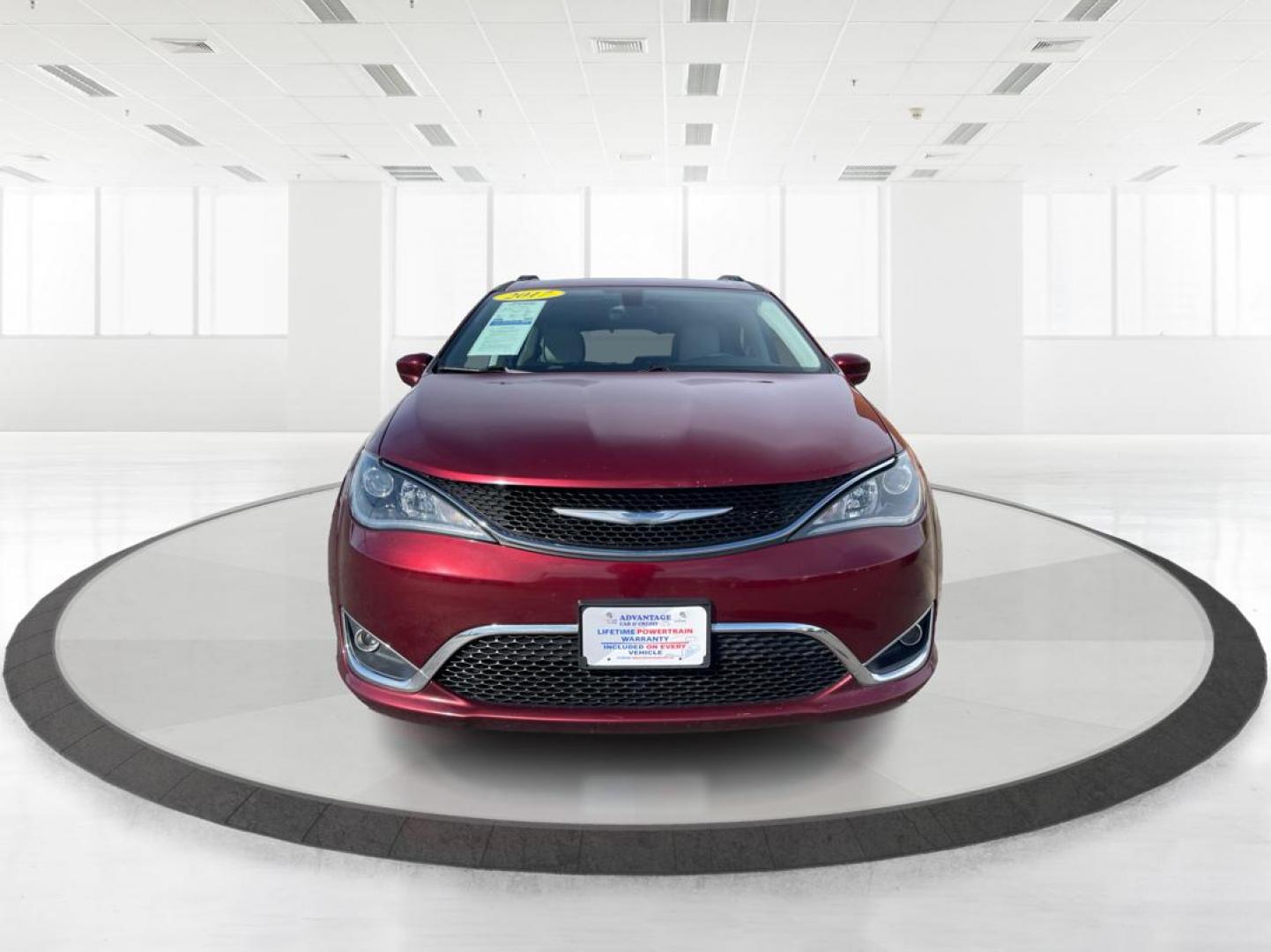 2017 Chrysler Pacifica Touring-L (2C4RC1BG2HR) with an 3.6L V-6 DOHC engine, located at 1230 East Main St, Xenia, OH, 45385, (937) 908-9800, 39.688026, -83.910172 - 2017 Chrysler Pacifica Touring-L - Photo#6