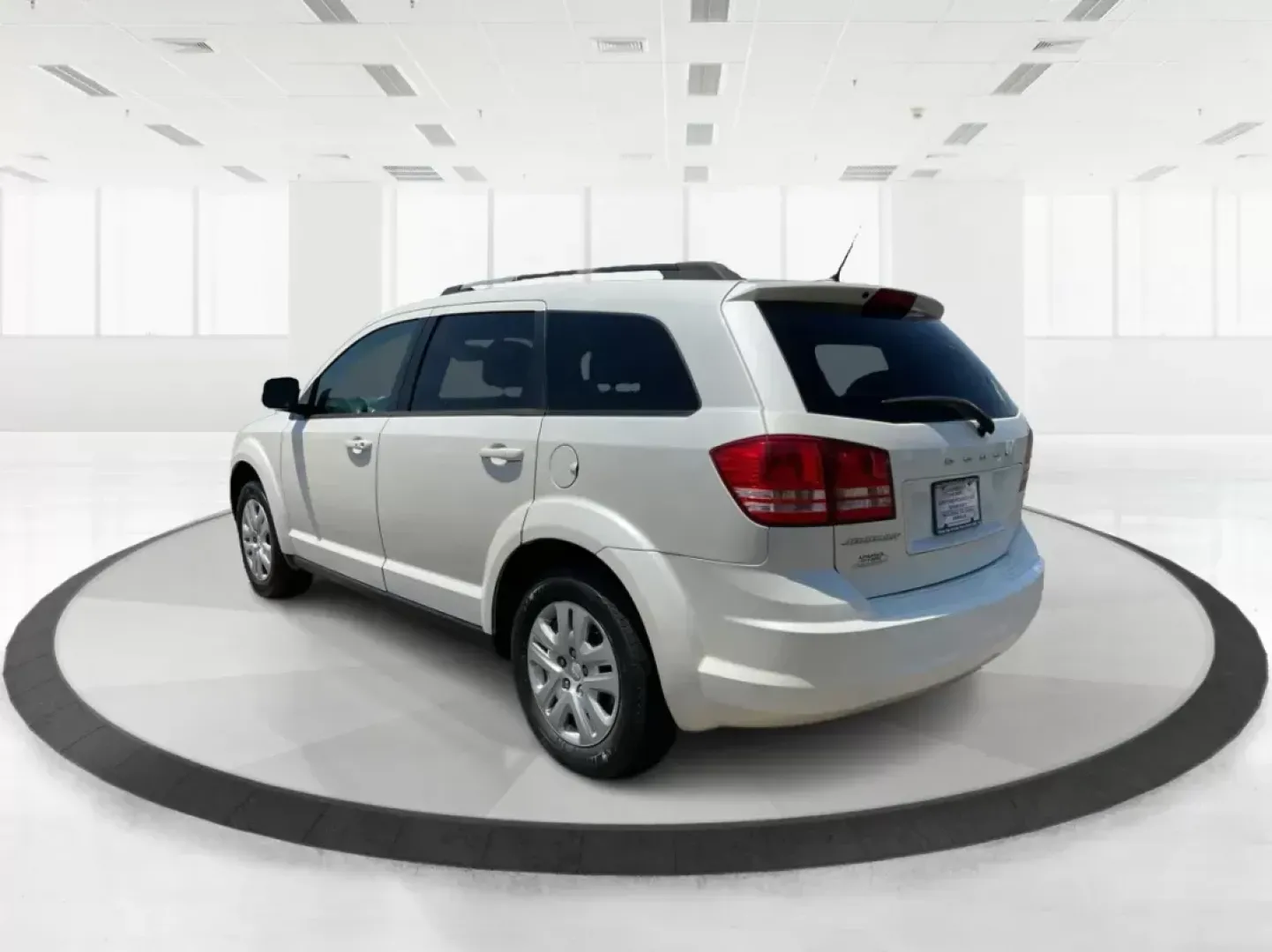 2017 Dodge Journey SE (3C4PDCAB2HT) with an 2.4L L4 DOHC 16V engine, 4-Speed Automatic transmission, located at 1951 S Dayton Lakeview Rd., New Carlisle, OH, 45344, (937) 908-9800, 39.890999, -84.050255 - **Unlock Your Adventures with the 2017 Dodge Journey SE at Advantage Car and Credit!**<br /> <br /> Are you on the lookout for a versatile SUV that fits seamlessly into your lifestyle? The 2017 Dodge Journey SE is your perfect match-ideal for growing families, weekend adventurers, or anyone in need - Photo#3