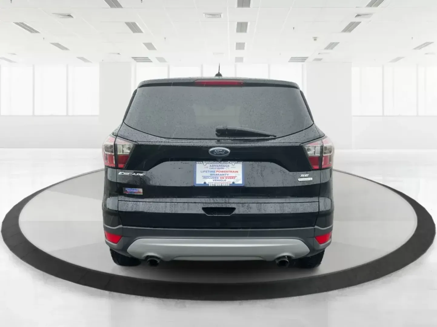 2017 Ford Escape SE FWD (1FMCU0GD6HU) with an 1.5L L4 DOHC 16V engine, 6-Speed Automatic transmission, located at 401 Woodman Dr, Riverside, OH, 45431, (937) 908-9800, 39.760899, -84.123421 - 2017 Ford Escape SE FWD - Photo#3