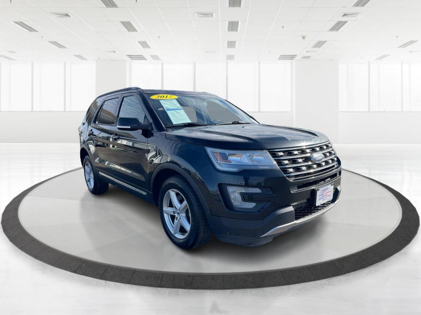 2017 Ford Explorer XLT (1FM5K8D83HG) with an 3.5L V-6 DOHC engine, located at 8750 N County Rd 25A, Piqua, OH, 45356, (937) 908-9800, 40.164391, -84.232513 - Third Row - Photo#0