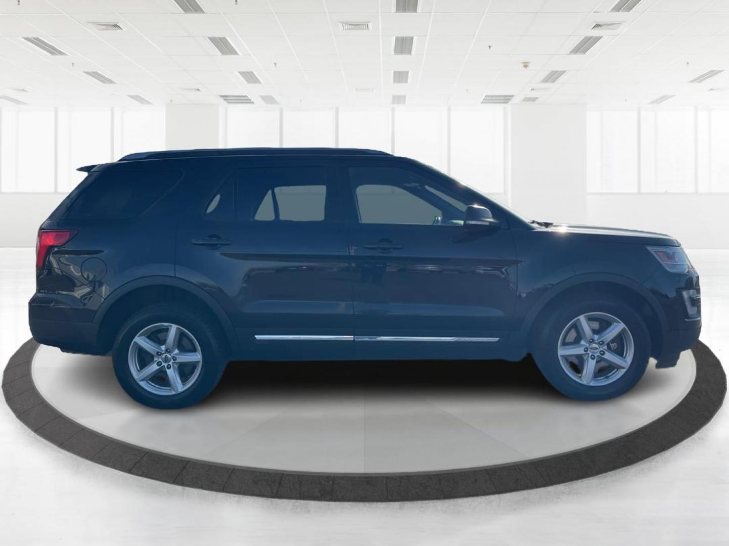 2017 Ford Explorer XLT (1FM5K8D83HG) with an 3.5L V-6 DOHC engine, located at 8750 N County Rd 25A, Piqua, OH, 45356, (937) 908-9800, 40.164391, -84.232513 - Third Row - Photo#1