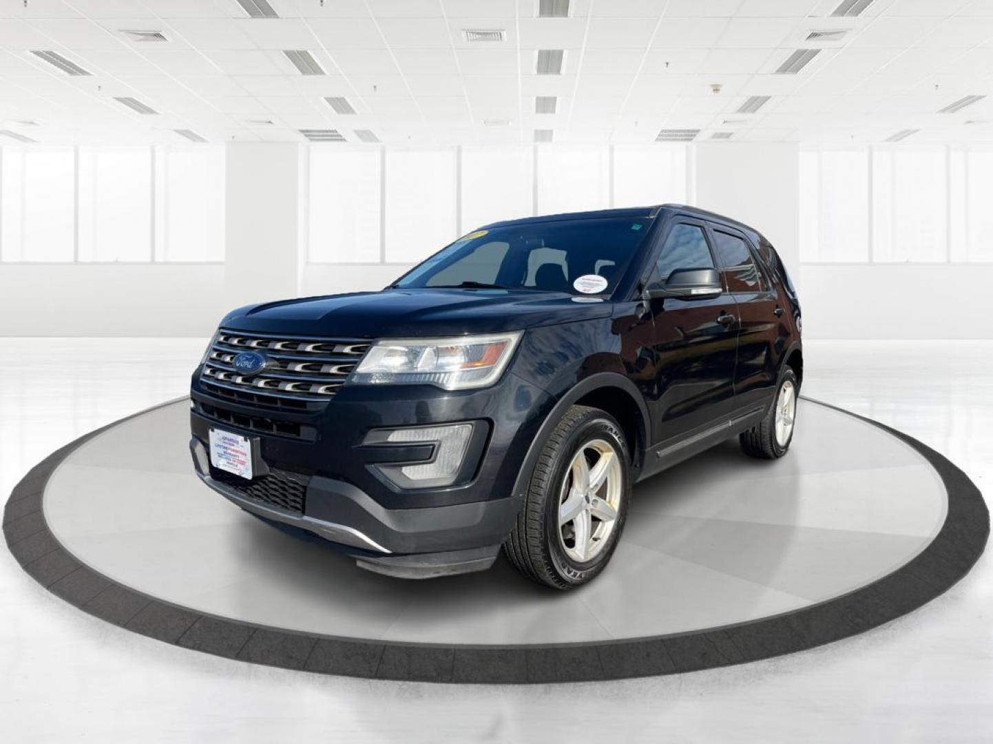 2017 Ford Explorer XLT (1FM5K8D83HG) with an 3.5L V-6 DOHC engine, located at 8750 N County Rd 25A, Piqua, OH, 45356, (937) 908-9800, 40.164391, -84.232513 - Third Row - Photo#7