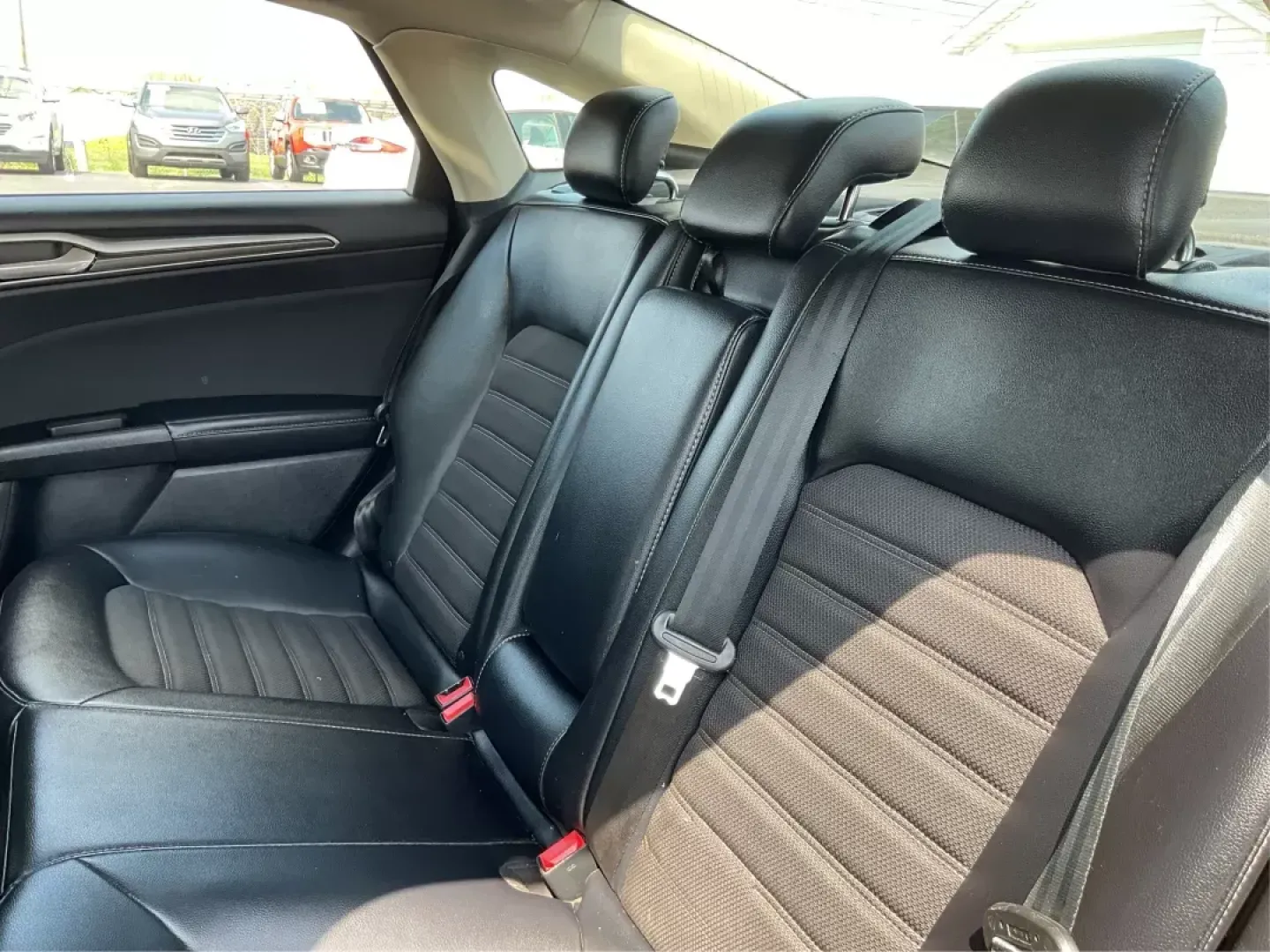 2017 Ford Fusion SE (3FA6P0HDXHR) with an Other engine, located at 1230 East Main St, Xenia, OH, 45385, (937) 908-9800, 39.688026, -83.910172 - Experience the perfect blend of style, comfort, and reliability with this stunning 2017 Ford Fusion SE, now available at Advantage Car and Credit in Fairborn, OH. Whether you're commuting to work, driving the kids to school, or planning weekend adventures, this sedan is the ideal companion for your - Photo#9