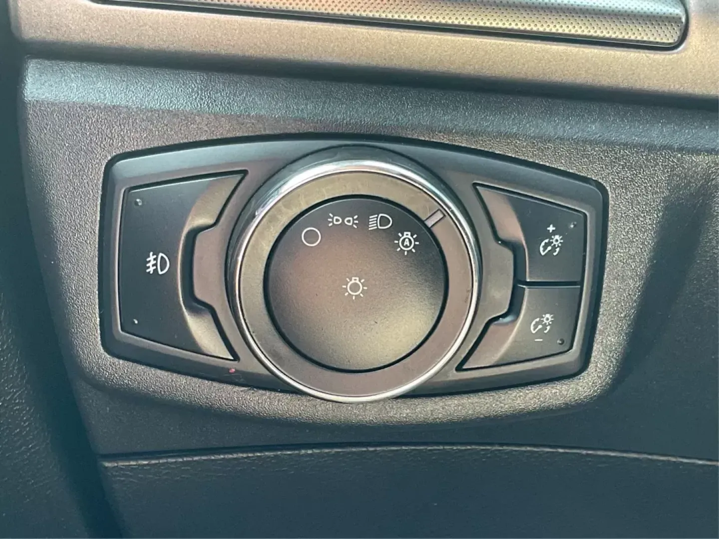 2017 Ford Fusion SE (3FA6P0HDXHR) with an Other engine, located at 1230 East Main St, Xenia, OH, 45385, (937) 908-9800, 39.688026, -83.910172 - Experience the perfect blend of style, comfort, and reliability with this stunning 2017 Ford Fusion SE, now available at Advantage Car and Credit in Fairborn, OH. Whether you're commuting to work, driving the kids to school, or planning weekend adventures, this sedan is the ideal companion for your - Photo#15