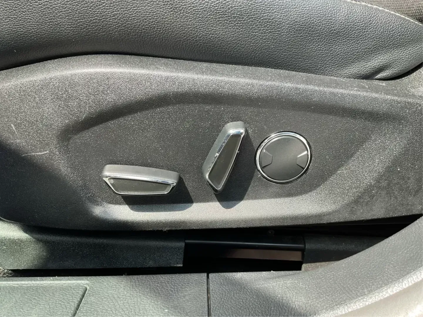 2017 Ford Fusion SE (3FA6P0HDXHR) with an Other engine, located at 1230 East Main St, Xenia, OH, 45385, (937) 908-9800, 39.688026, -83.910172 - Experience the perfect blend of style, comfort, and reliability with this stunning 2017 Ford Fusion SE, now available at Advantage Car and Credit in Fairborn, OH. Whether you're commuting to work, driving the kids to school, or planning weekend adventures, this sedan is the ideal companion for your - Photo#16