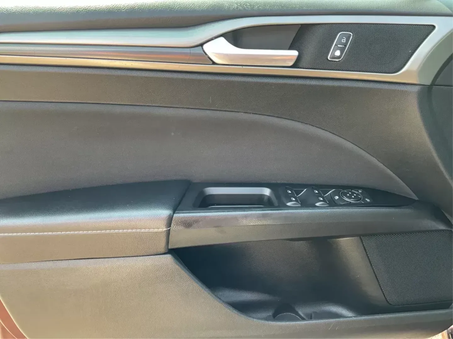 2017 Ford Fusion SE (3FA6P0HDXHR) with an Other engine, located at 1230 East Main St, Xenia, OH, 45385, (937) 908-9800, 39.688026, -83.910172 - Experience the perfect blend of style, comfort, and reliability with this stunning 2017 Ford Fusion SE, now available at Advantage Car and Credit in Fairborn, OH. Whether you're commuting to work, driving the kids to school, or planning weekend adventures, this sedan is the ideal companion for your - Photo#17