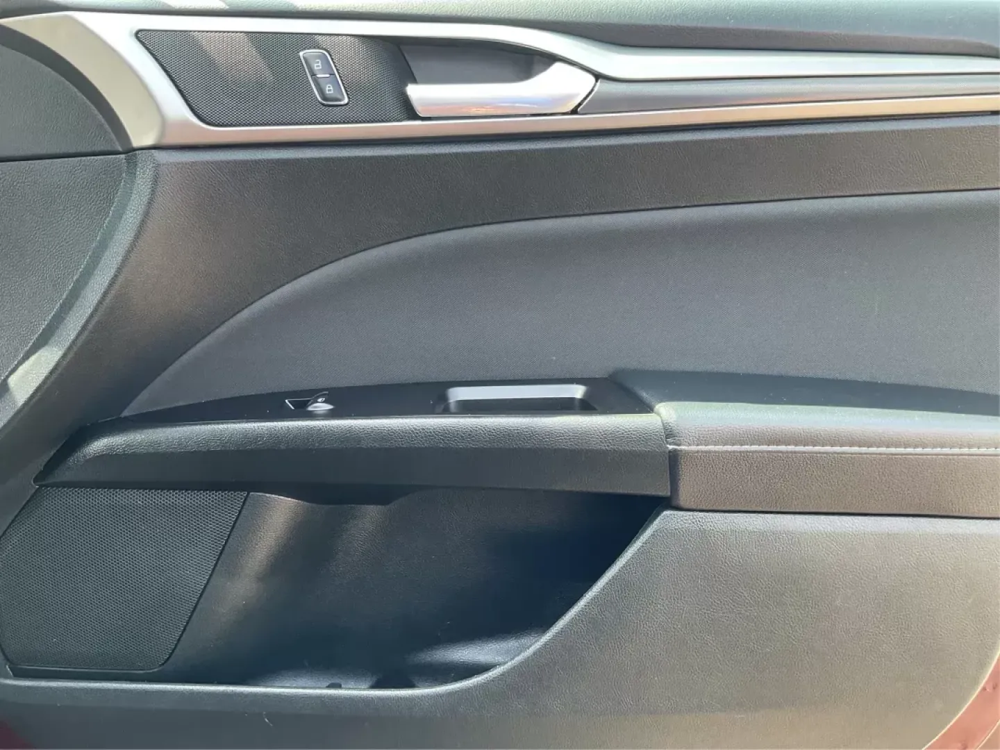 2017 Ford Fusion SE (3FA6P0HDXHR) with an Other engine, located at 1230 East Main St, Xenia, OH, 45385, (937) 908-9800, 39.688026, -83.910172 - Experience the perfect blend of style, comfort, and reliability with this stunning 2017 Ford Fusion SE, now available at Advantage Car and Credit in Fairborn, OH. Whether you're commuting to work, driving the kids to school, or planning weekend adventures, this sedan is the ideal companion for your - Photo#18