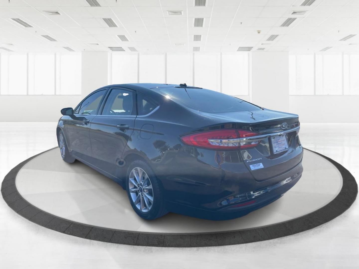 2017 Ford Fusion SE (3FA6P0HD1HR) with an 1.5L L4 DOHC 16V engine, 6-Speed Automatic transmission, located at 1230 East Main St, Xenia, OH, 45385, (937) 908-9800, 39.688026, -83.910172 - 2017 Ford Fusion SE - Photo#4