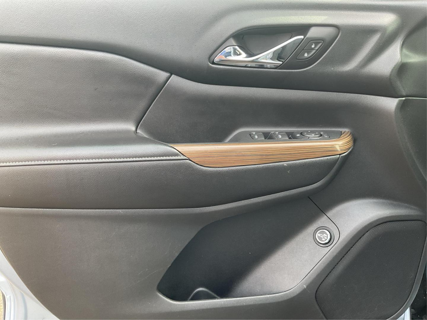 2017 GMC Acadia SLE-2 (1GKKNSLA3HZ) with an Other engine, located at 8750 N County Rd 25A, Piqua, OH, 45356, (937) 908-9800, 40.164391, -84.232513 - Third Row - Photo#16