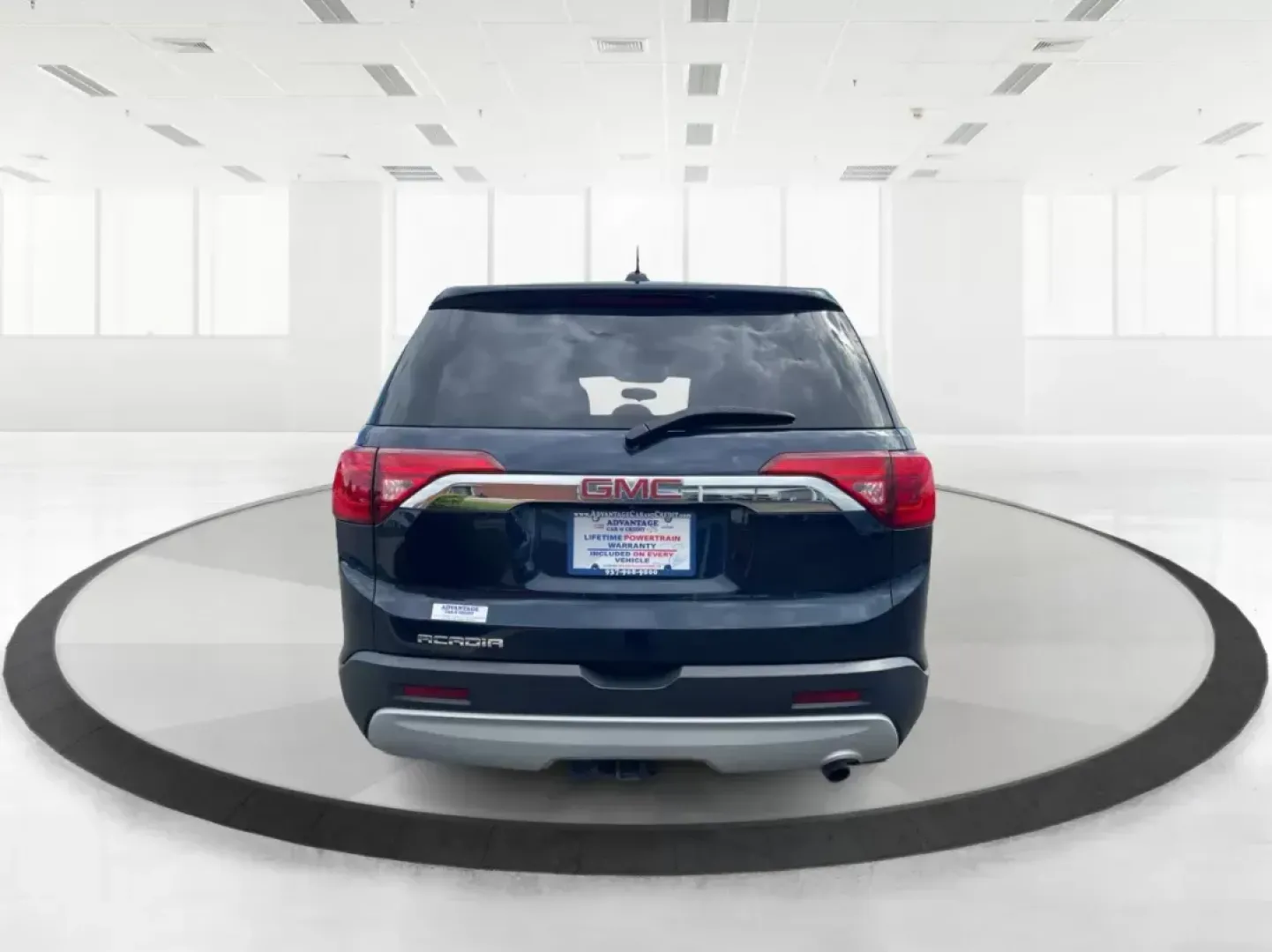 2017 GMC Acadia SLE-1 (1GKKNKLA5HZ) with an 2.5L I-4 gasoline direct injection engine, located at 1230 East Main St, Xenia, OH, 45385, (937) 908-9800, 39.688026, -83.910172 - Third Row - Photo#2