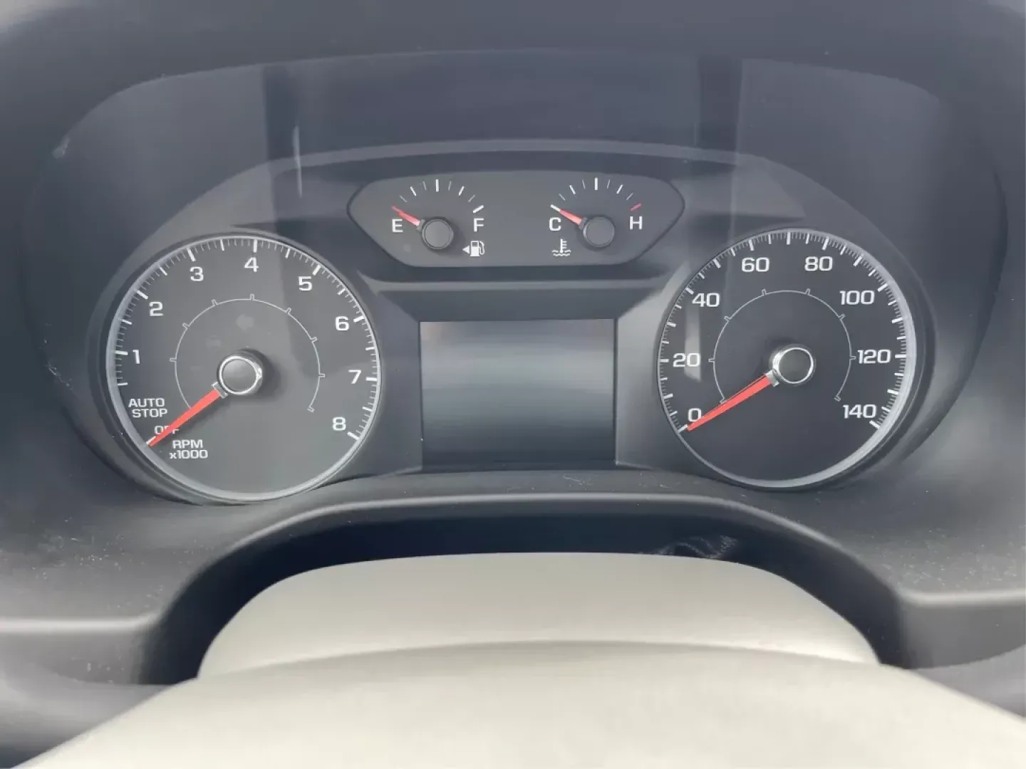 2017 GMC Acadia SLE-1 (1GKKNKLA5HZ) with an 2.5L I-4 gasoline direct injection engine, located at 1230 East Main St, Xenia, OH, 45385, (937) 908-9800, 39.688026, -83.910172 - Third Row - Photo#13