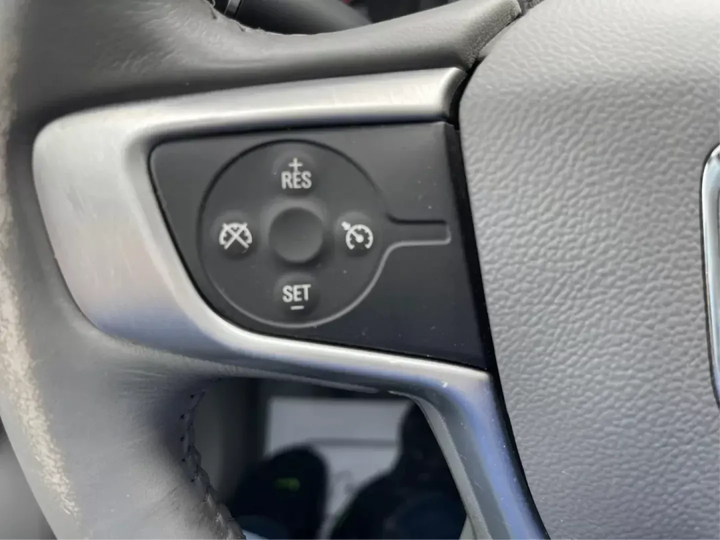 2017 GMC Acadia SLE-1 (1GKKNKLA5HZ) with an 2.5L I-4 gasoline direct injection engine, located at 1230 East Main St, Xenia, OH, 45385, (937) 908-9800, 39.688026, -83.910172 - Third Row - Photo#14