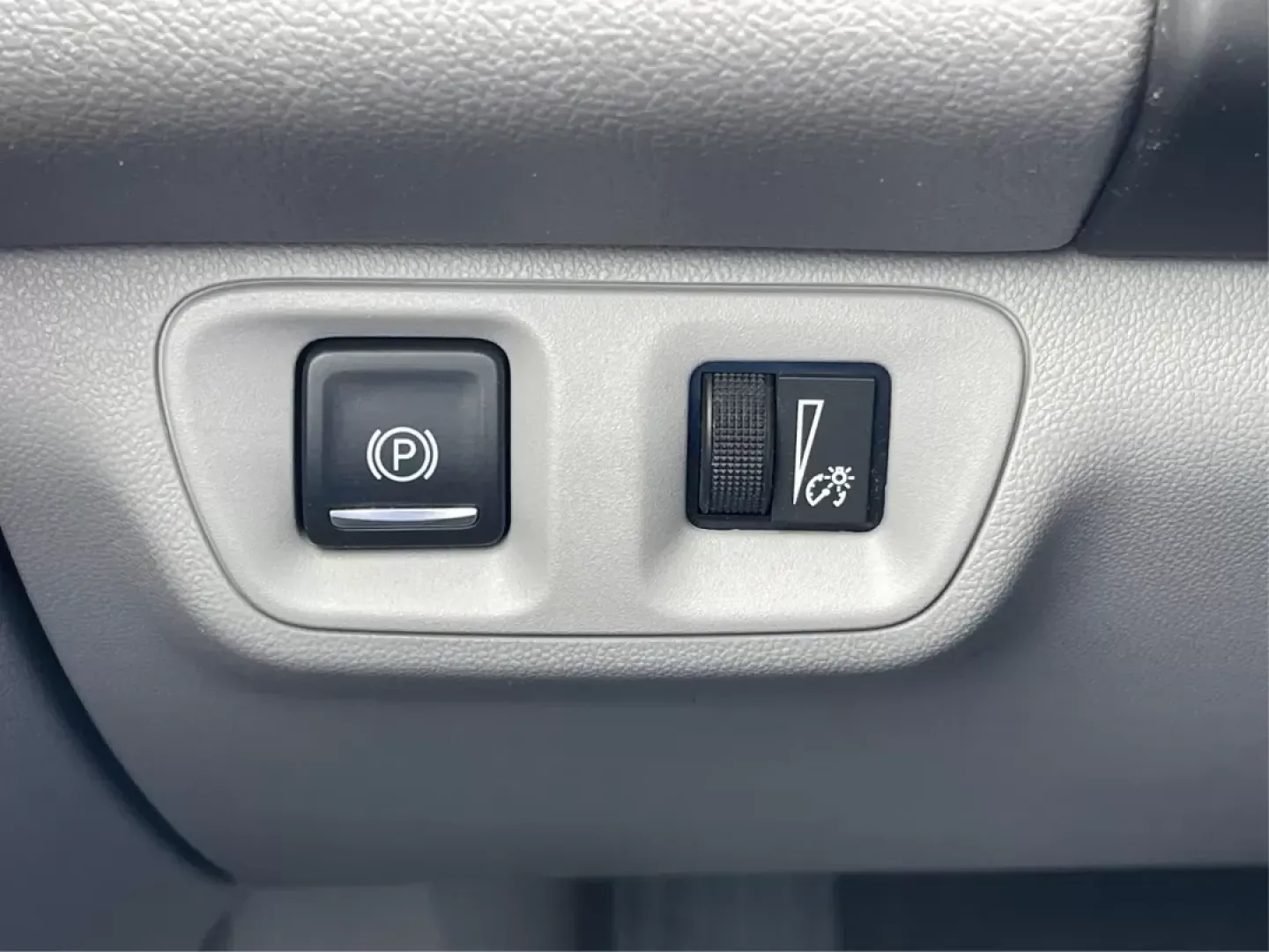 2017 GMC Acadia SLE-1 (1GKKNKLA5HZ) with an 2.5L I-4 gasoline direct injection engine, located at 1230 East Main St, Xenia, OH, 45385, (937) 908-9800, 39.688026, -83.910172 - Third Row - Photo#15