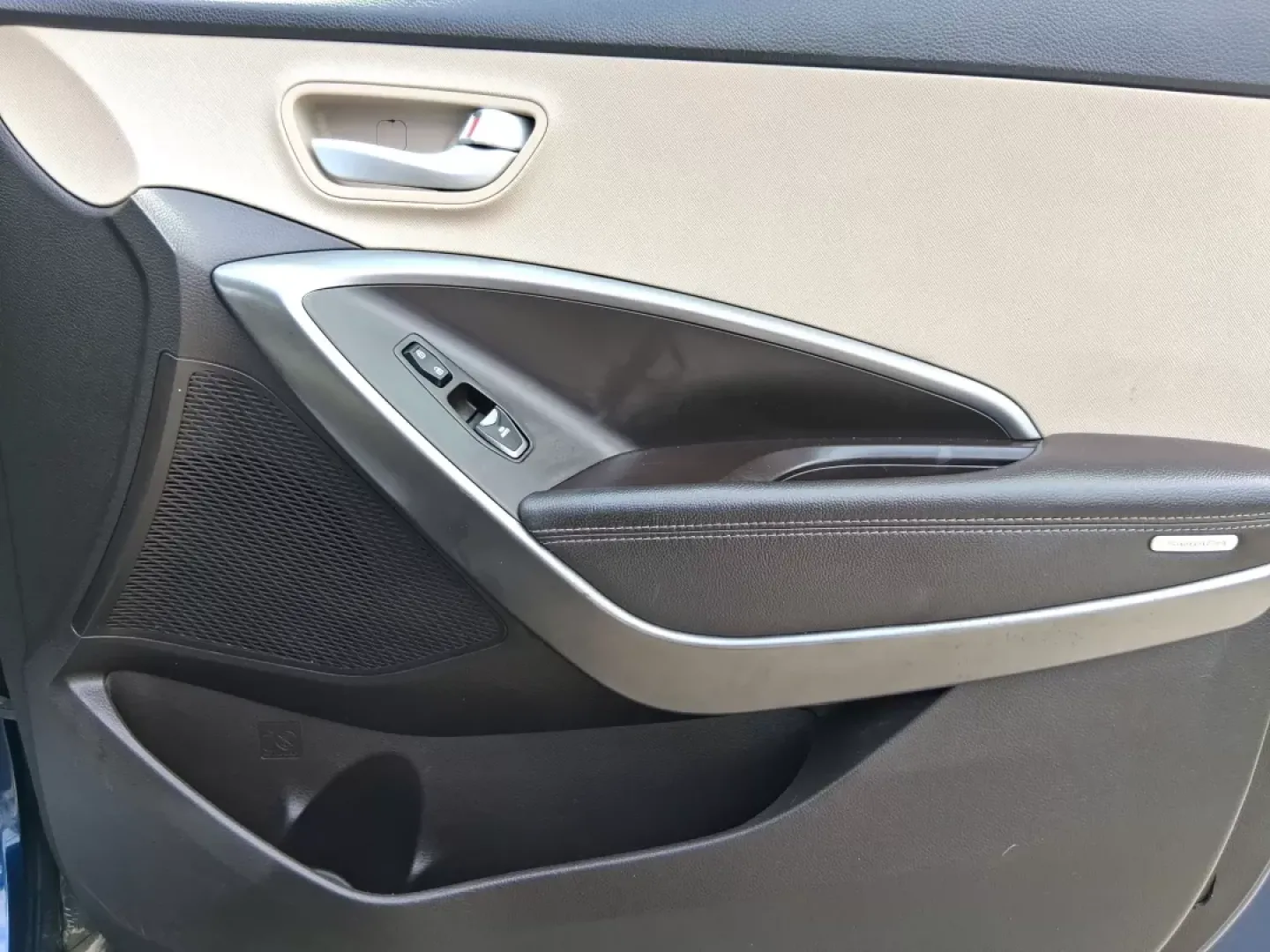 2017 Hyundai Santa Fe 2.4L (5XYZUDLB0HG) with an Theta II 2.4L I-4 gasoline direct injection engine, located at 1230 East Main St, Xenia, OH, 45385, (937) 908-9800, 39.688026, -83.910172 - **Embrace Adventure with the 2017 Hyundai Santa Fe at Advantage Car and Credit - Moraine!**<br /> <br /> Are you ready to elevate your lifestyle with a versatile vehicle that can keep up with your busy schedule? Look no further than the 2017 Hyundai Santa Fe, an SUV designed for those who love famil - Photo#19