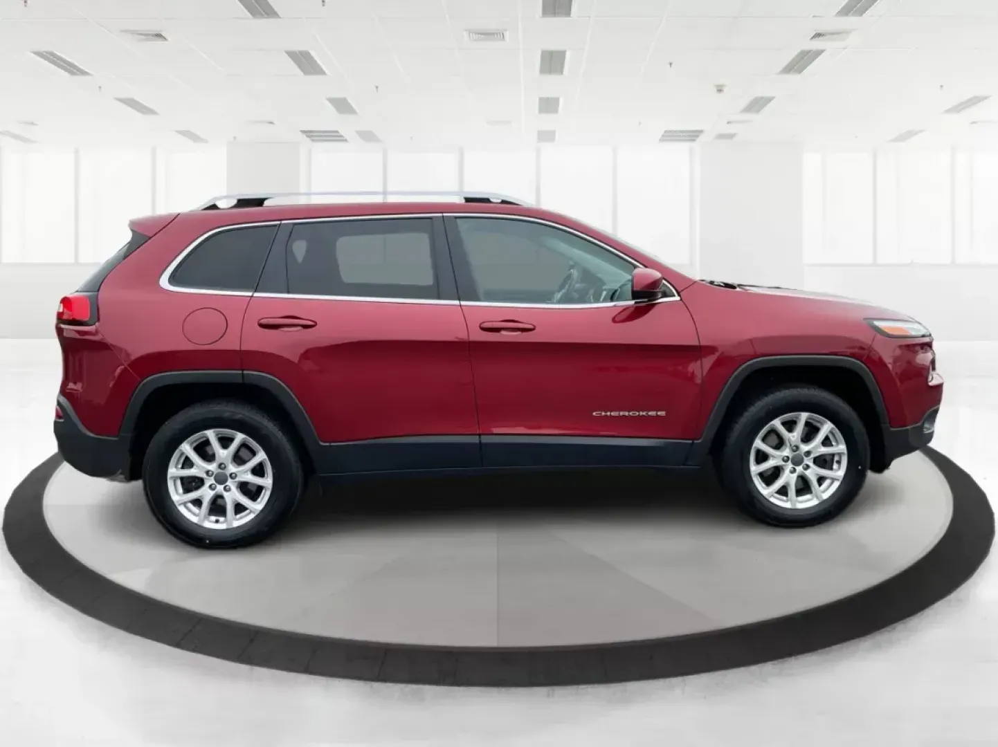 2017 Jeep Cherokee Latitude 4x4 (1C4PJMCB8HW) with an Pentastar 3.2L V-6 DOHC engine, located at 1099 N County Rd 25A , Troy, OH, 45373, (937) 908-9800, 40.057079, -84.212883 - 2017 Jeep Cherokee Latitude 4x4 - Photo#1