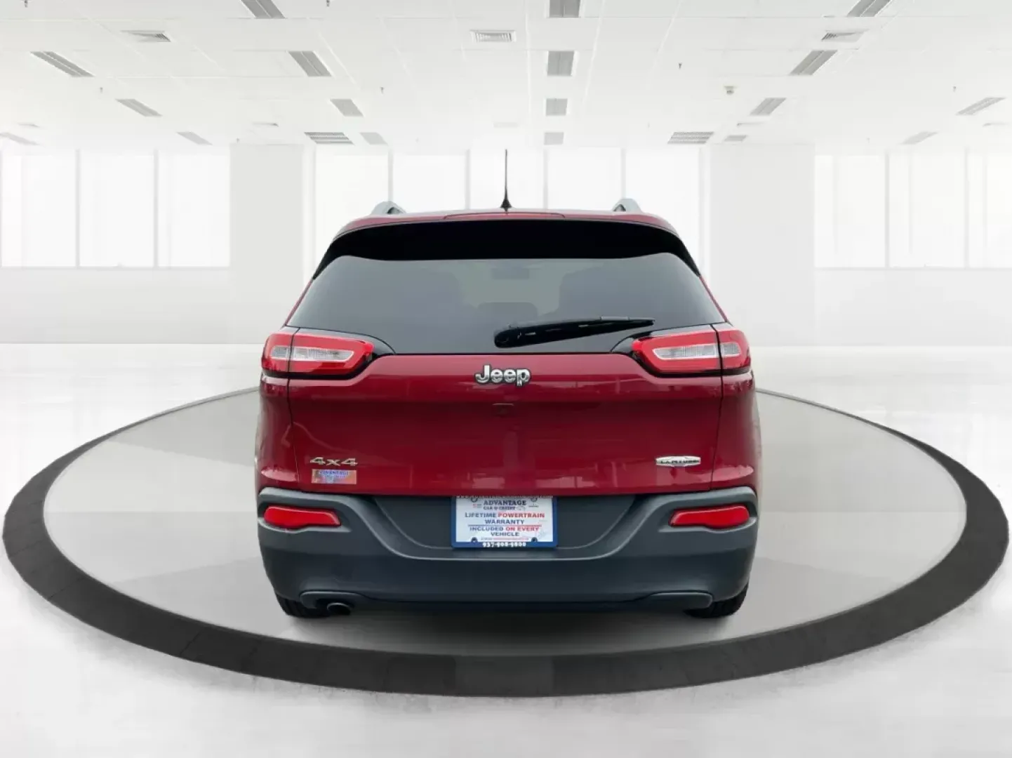 2017 Jeep Cherokee Latitude 4x4 (1C4PJMCB8HW) with an Pentastar 3.2L V-6 DOHC engine, located at 1099 N County Rd 25A , Troy, OH, 45373, (937) 908-9800, 40.057079, -84.212883 - 2017 Jeep Cherokee Latitude 4x4 - Photo#3