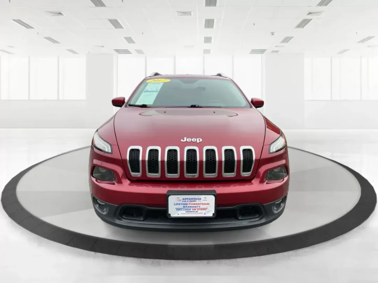 2017 Jeep Cherokee Latitude 4x4 (1C4PJMCB8HW) with an Pentastar 3.2L V-6 DOHC engine, located at 1099 N County Rd 25A , Troy, OH, 45373, (937) 908-9800, 40.057079, -84.212883 - 2017 Jeep Cherokee Latitude 4x4 - Photo#6