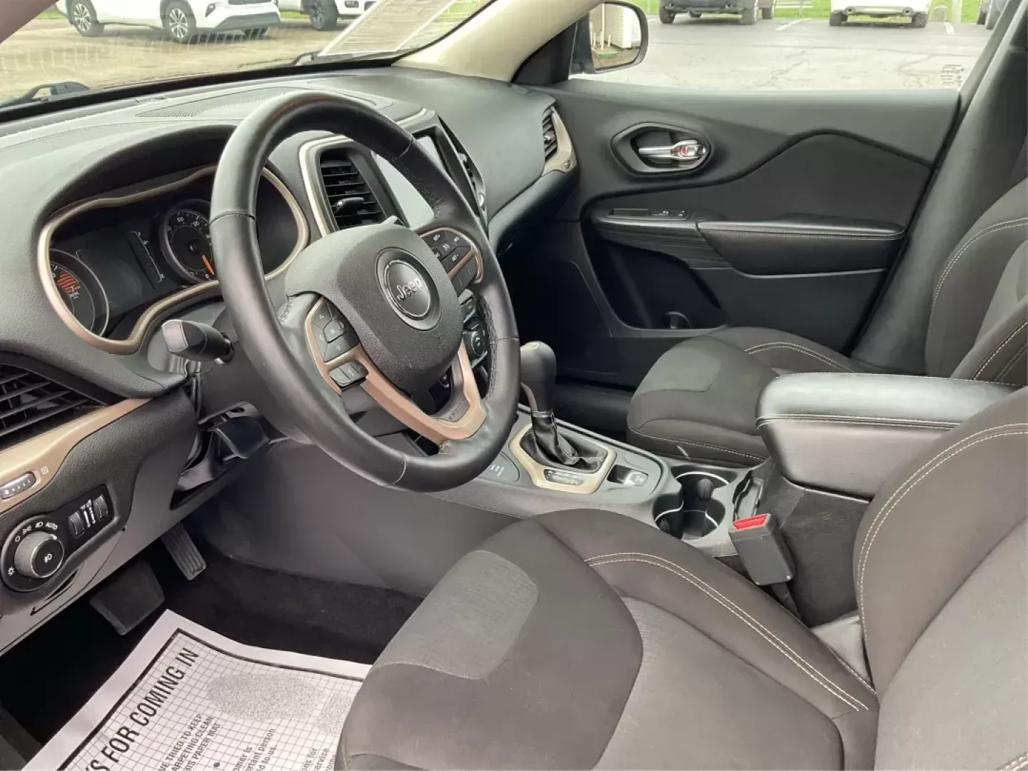 2017 Jeep Cherokee Latitude 4x4 (1C4PJMCB8HW) with an Pentastar 3.2L V-6 DOHC engine, located at 1099 N County Rd 25A , Troy, OH, 45373, (937) 908-9800, 40.057079, -84.212883 - 2017 Jeep Cherokee Latitude 4x4 - Photo#8