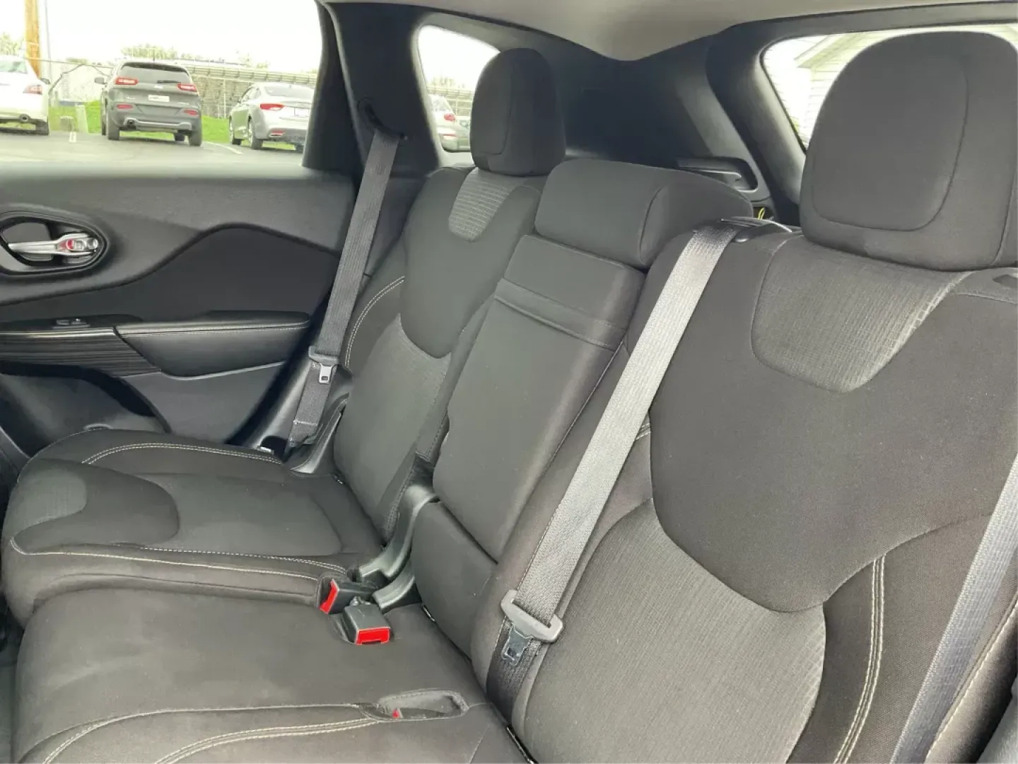 2017 Jeep Cherokee Latitude 4x4 (1C4PJMCB8HW) with an Pentastar 3.2L V-6 DOHC engine, located at 1099 N County Rd 25A , Troy, OH, 45373, (937) 908-9800, 40.057079, -84.212883 - 2017 Jeep Cherokee Latitude 4x4 - Photo#9