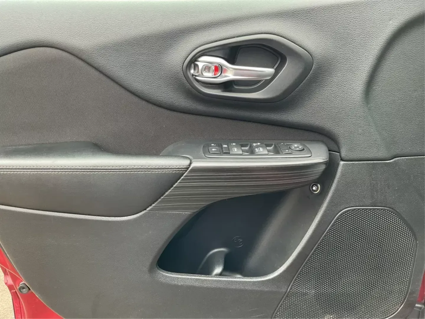 2017 Jeep Cherokee Latitude 4x4 (1C4PJMCB8HW) with an Pentastar 3.2L V-6 DOHC engine, located at 1099 N County Rd 25A , Troy, OH, 45373, (937) 908-9800, 40.057079, -84.212883 - 2017 Jeep Cherokee Latitude 4x4 - Photo#17