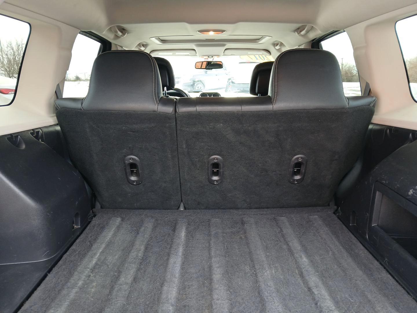 2017 Jeep Patriot Latitude 2WD (1C4NJPFA3HD) with an 2.0L L4 DOHC 16V engine, located at 1099 N County Rd 25A , Troy, OH, 45373, (937) 908-9800, 40.057079, -84.212883 - 2017 Jeep Patriot Latitude 2WD - Photo#11