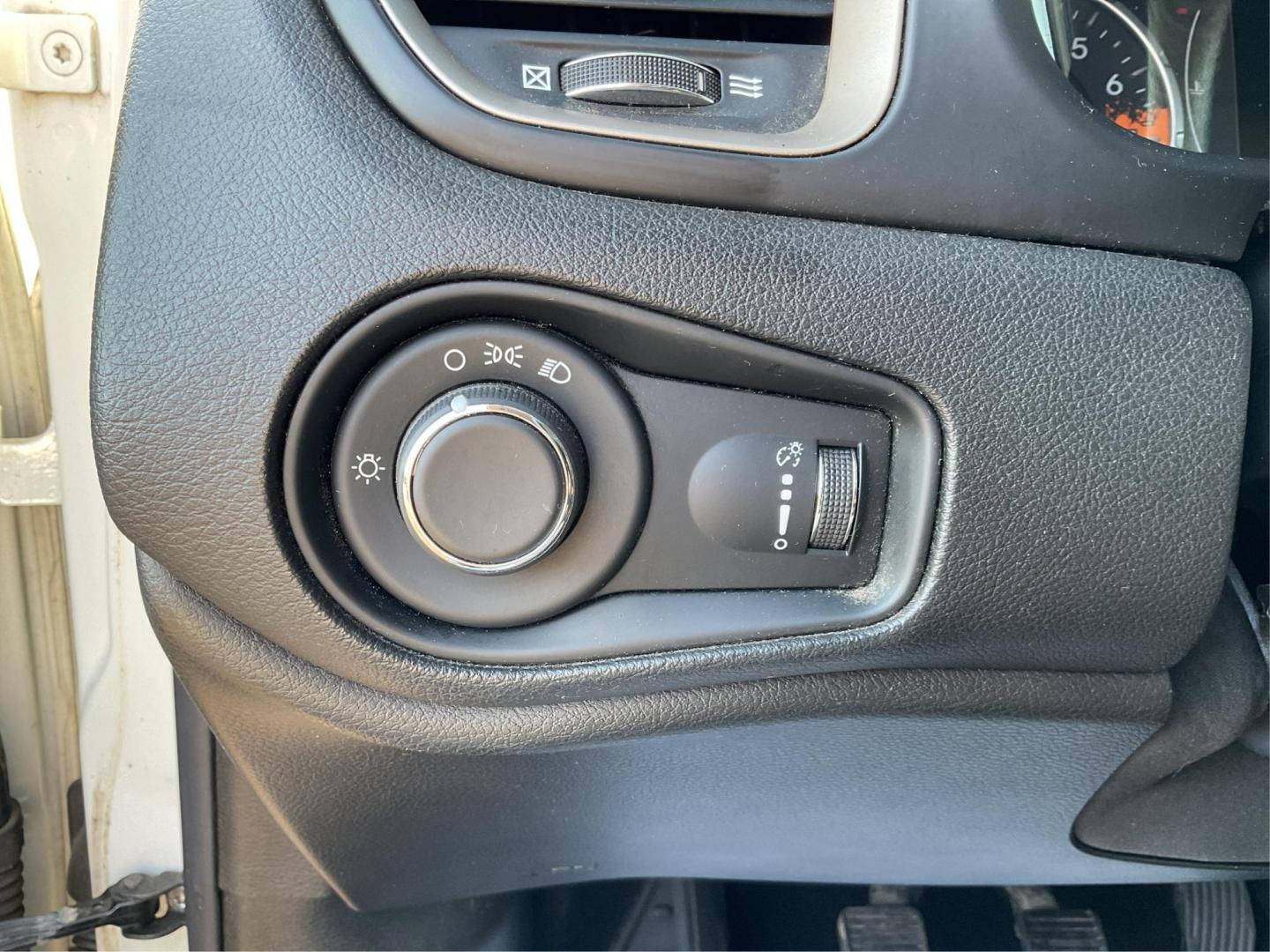 2017 Jeep Renegade Sport 4x4 (ZACCJBAH3HP) with an MultiAir 1.4L I-4 variable valve control engine, Manual transmission, located at 1099 N County Rd 25A , Troy, OH, 45373, (937) 908-9800, 40.057079, -84.212883 - 2017 Jeep Renegade Sport 4x4 - Photo#14