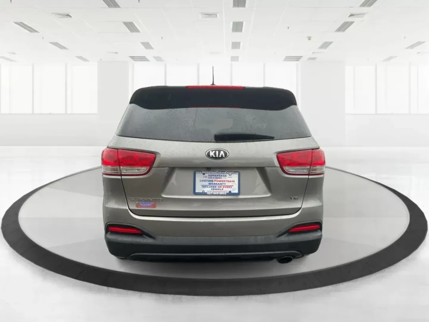 2017 Kia Sorento 3.3L LX (5XYPGDA52HG) with an Lambda II 3.3L V-6 gasoline direct injection engine, located at 4508 South Dixie Dr, Moraine, OH, 45439, (937) 908-9800, 39.689976, -84.218452 - One Owner|Third Row - Photo#3