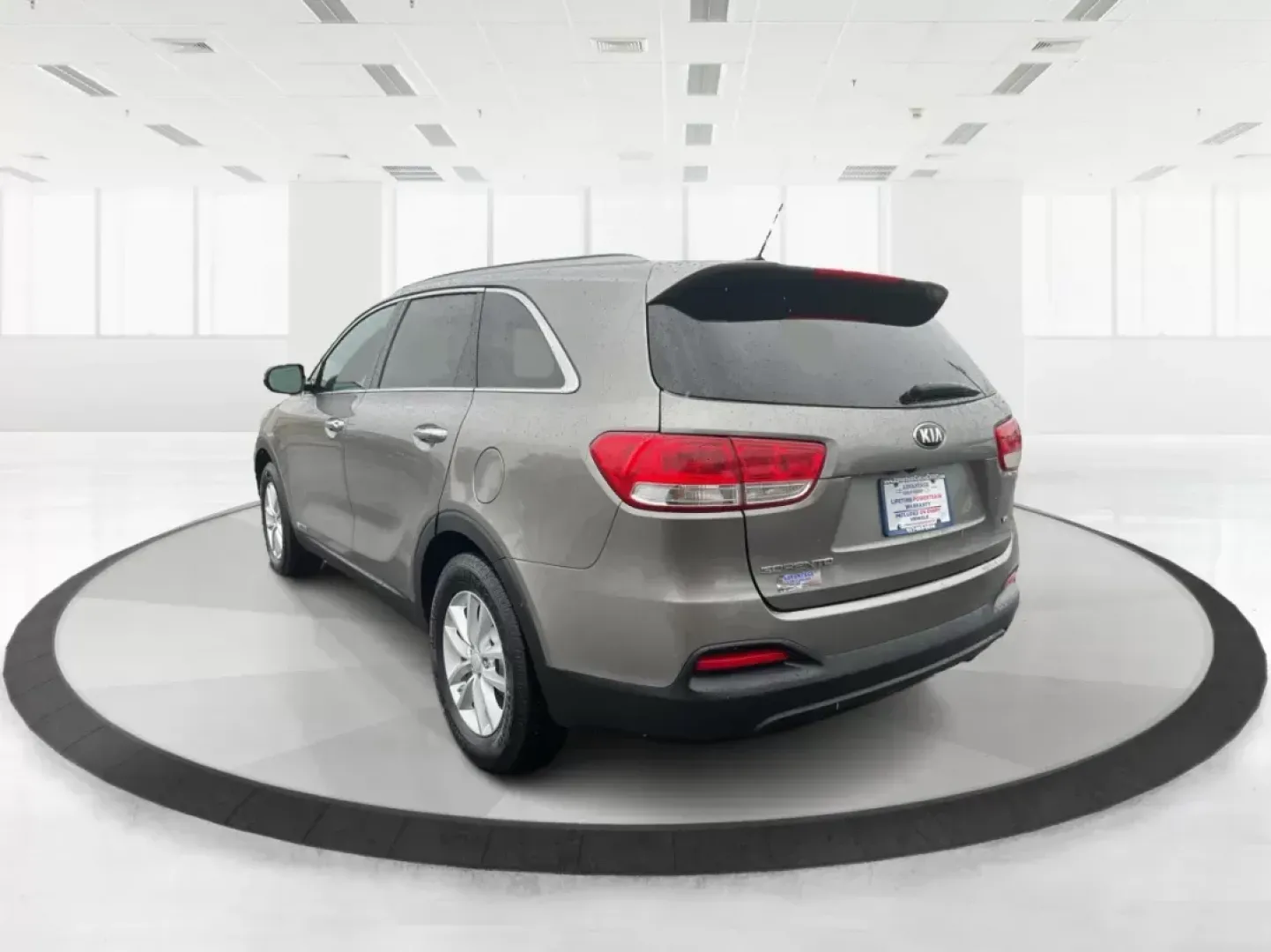 2017 Kia Sorento 3.3L LX (5XYPGDA52HG) with an Lambda II 3.3L V-6 gasoline direct injection engine, located at 4508 South Dixie Dr, Moraine, OH, 45439, (937) 908-9800, 39.689976, -84.218452 - One Owner|Third Row - Photo#4