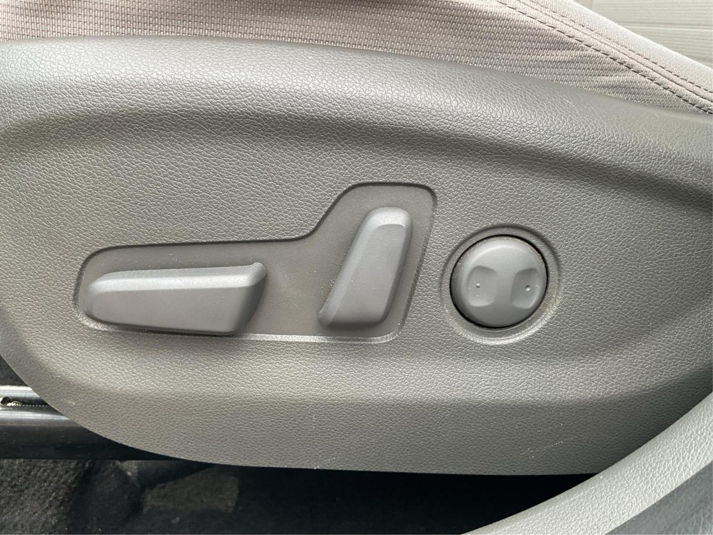 2017 Kia Sportage LX (KNDPM3AC2H7) with an Theta II 2.4L I-4 gasoline direct injection engine, located at 1230 East Main St, Xenia, OH, 45385, (937) 908-9800, 39.688026, -83.910172 - 2017 Kia Sportage LX - Photo#17