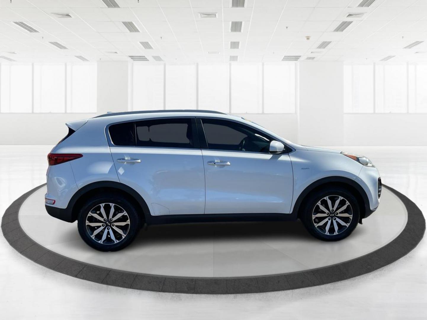 2017 Kia Sportage EX (KNDPNCAC0H7) with an Theta II 2.4L I-4 gasoline direct injection engine, located at 1184 Kauffman Ave, Fairborn, OH, 45324, (937) 908-9800, 39.807072, -84.030914 - 2017 Kia Sportage EX - Photo#1