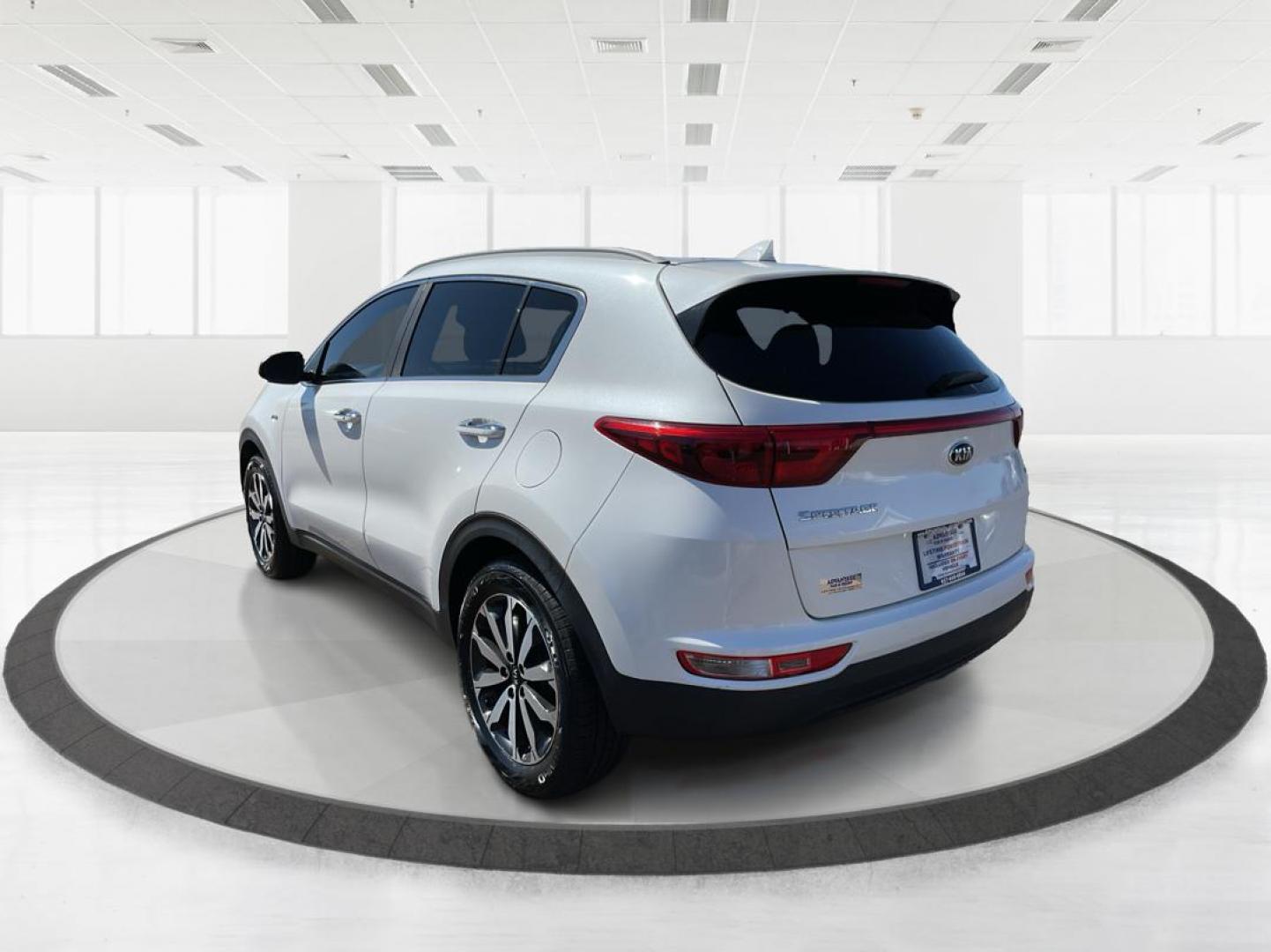 2017 Kia Sportage EX (KNDPNCAC0H7) with an Theta II 2.4L I-4 gasoline direct injection engine, located at 1184 Kauffman Ave, Fairborn, OH, 45324, (937) 908-9800, 39.807072, -84.030914 - 2017 Kia Sportage EX - Photo#3