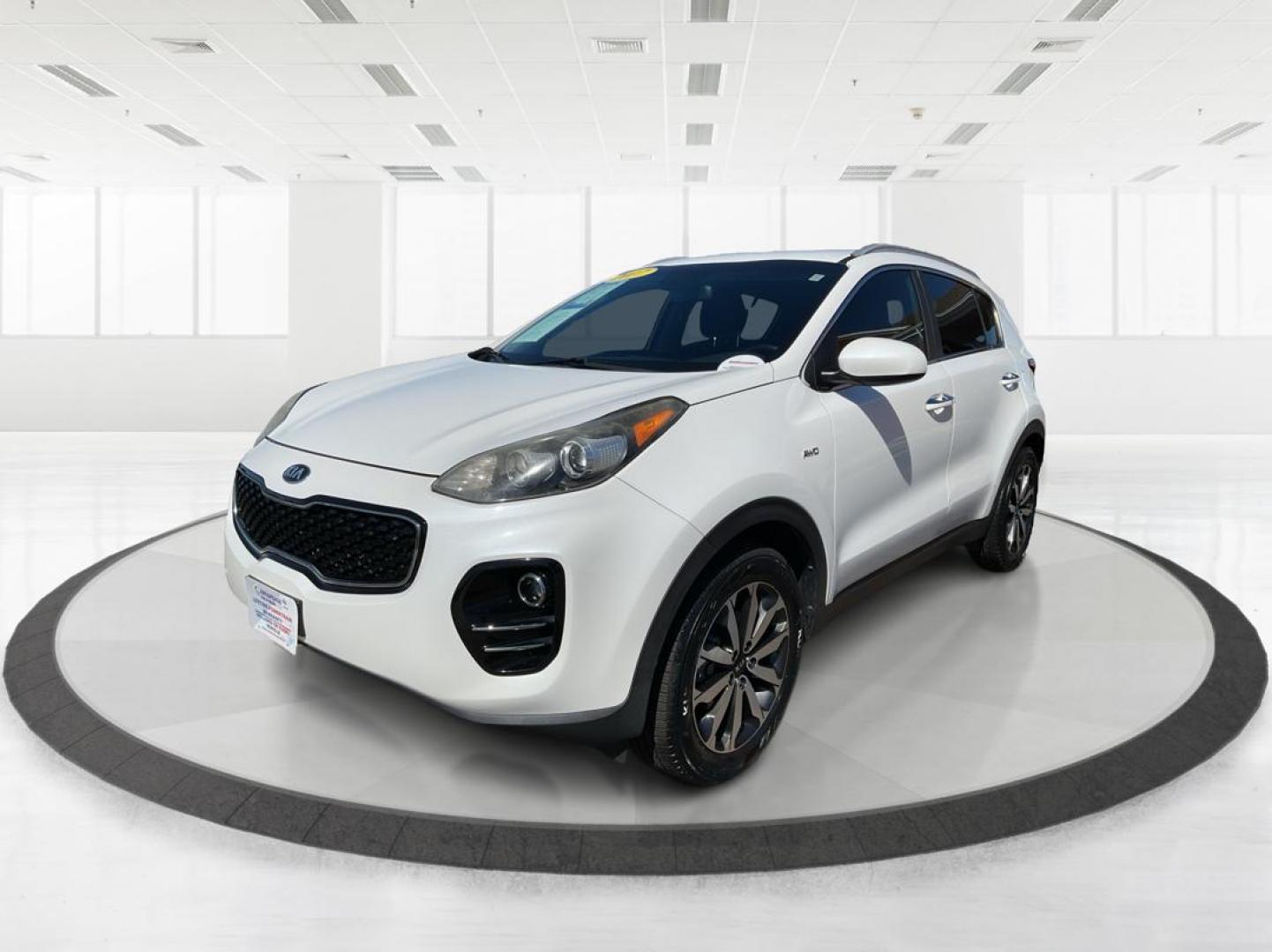 2017 Kia Sportage EX (KNDPNCAC0H7) with an Theta II 2.4L I-4 gasoline direct injection engine, located at 1184 Kauffman Ave, Fairborn, OH, 45324, (937) 908-9800, 39.807072, -84.030914 - 2017 Kia Sportage EX - Photo#6