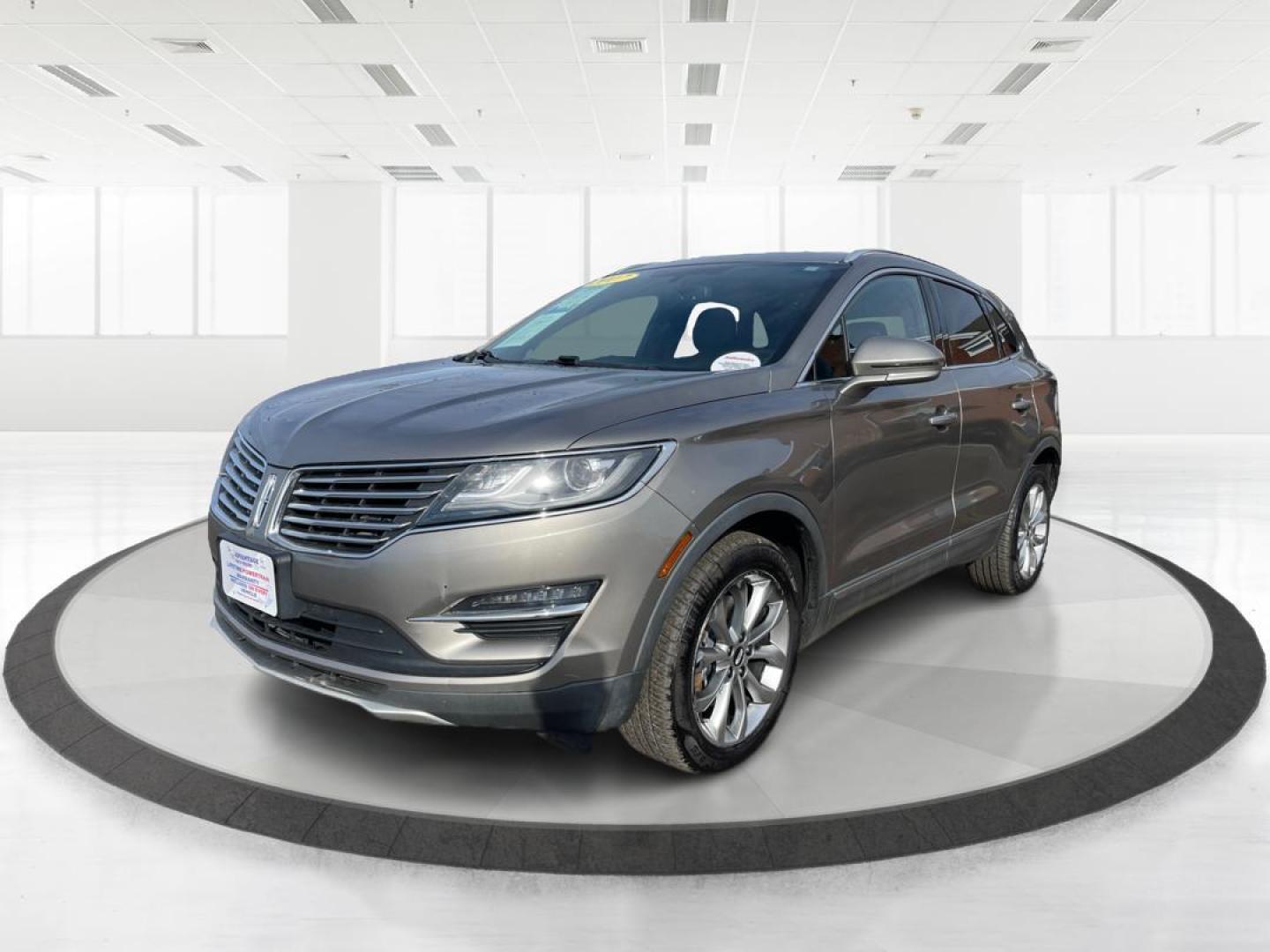 2017 Lincoln MKC Select AWD (5LMCJ2D95HU) with an 2.0L L4 DOHC 16V engine, 6-Speed Automatic transmission, located at 1184 Kauffman Ave, Fairborn, OH, 45324, (937) 908-9800, 39.807072, -84.030914 - 2017 Lincoln MKC Select AWD - Photo#7