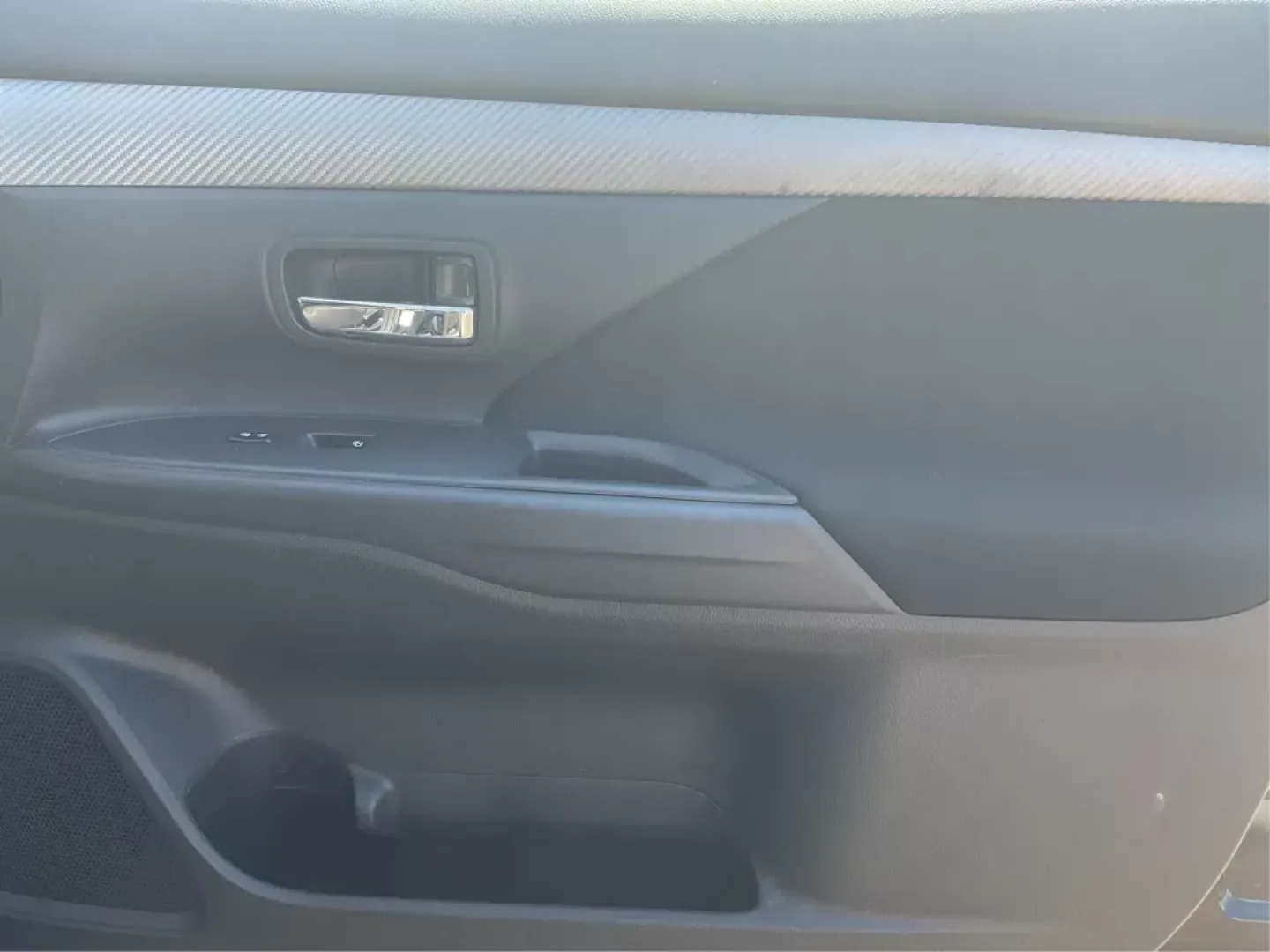 2017 Mitsubishi Outlander ES (JA4AD2A34HZ) with an 2.4L I-4 variable valve control engine, located at 1230 East Main St, Xenia, OH, 45385, (937) 908-9800, 39.688026, -83.910172 - **Discover the Perfect Family SUV: 2017 Mitsubishi Outlander ES at Advantage Car and Credit!**<br /> <br /> Are you on the hunt for a reliable family SUV that effortlessly adapts to your lifestyle? Look no further than the 2017 Mitsubishi Outlander ES at Advantage Car and Credit in Fairborn, OH. Thi - Photo#17