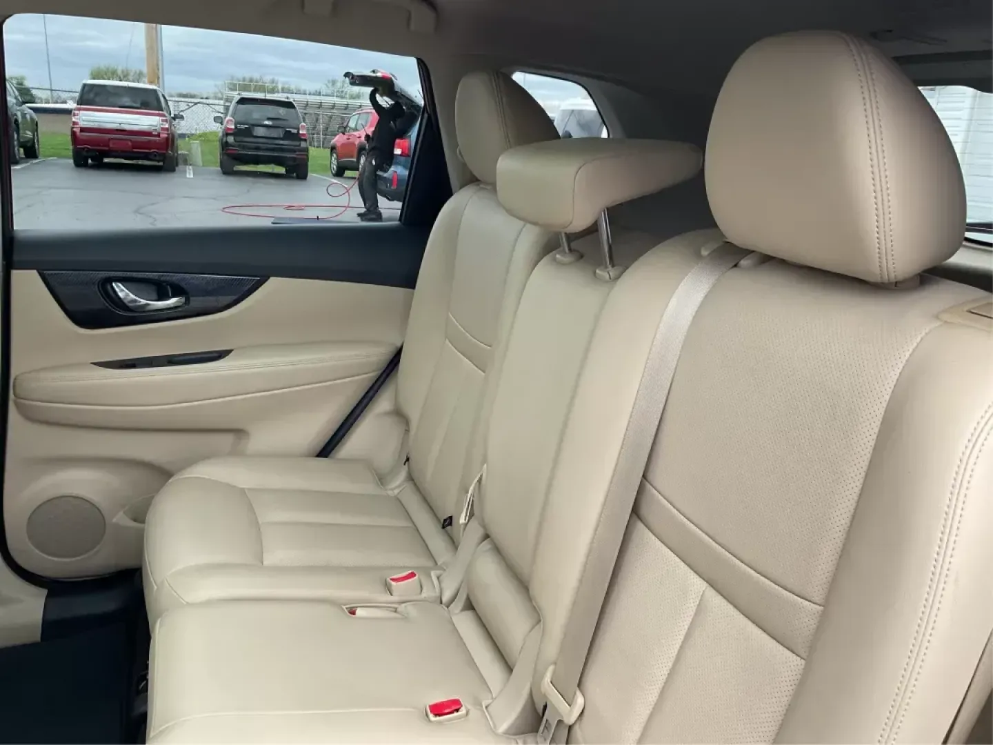 2017 Nissan Rogue SL (JN8AT2MV2HW) with an 2.5L I-4 DOHC engine, located at 8750 N County Rd 25A, Piqua, OH, 45356, (937) 908-9800, 40.164391, -84.232513 - **Discover Adventure with the 2017 Nissan Rogue SL at Advantage Car and Credit!**<br /> <br /> Looking for an SUV that perfectly balances style, comfort, and capability? The 2017 Nissan Rogue SL, available at Advantage Car and Credit in Fairborn, OH, is the ideal vehicle for families on the go, week - Photo#9