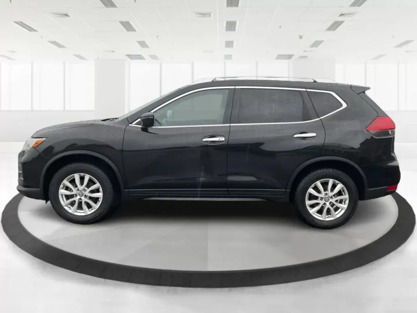 2017 Nissan Rogue SV (KNMAT2MV7HP) with an 2.5L I-4 DOHC engine, located at 8750 N County Rd 25A, Piqua, OH, 45356, (937) 908-9800, 40.164391, -84.232513 - 2017 Nissan Rogue SV - Photo#6
