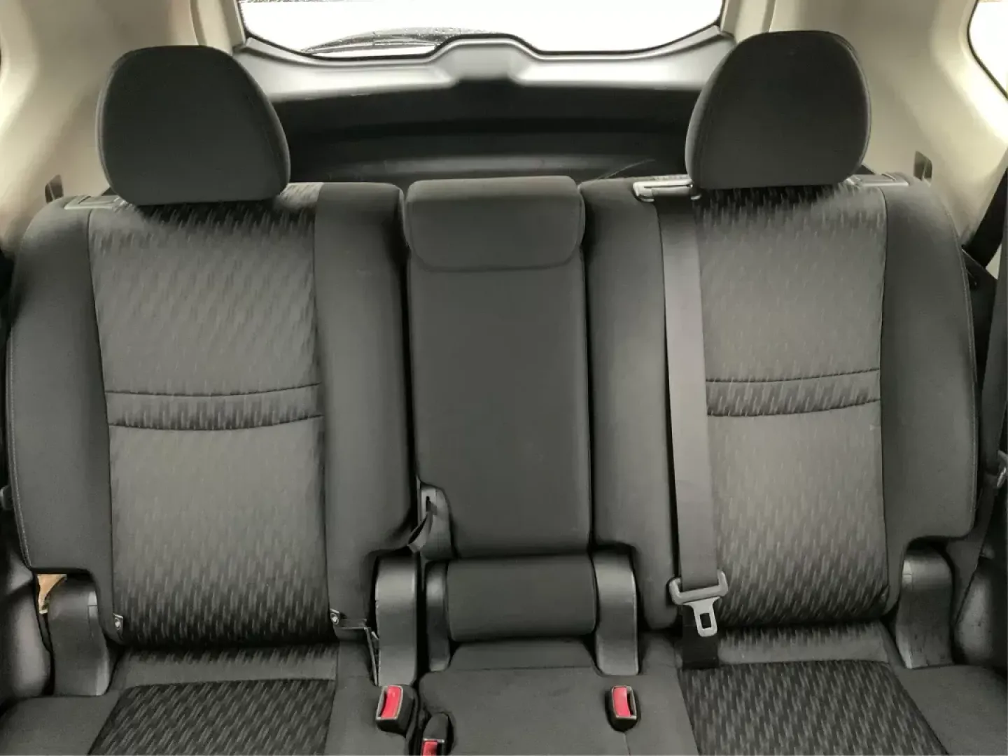 2017 Nissan Rogue SV (KNMAT2MV7HP) with an 2.5L I-4 DOHC engine, located at 8750 N County Rd 25A, Piqua, OH, 45356, (937) 908-9800, 40.164391, -84.232513 - 2017 Nissan Rogue SV - Photo#14