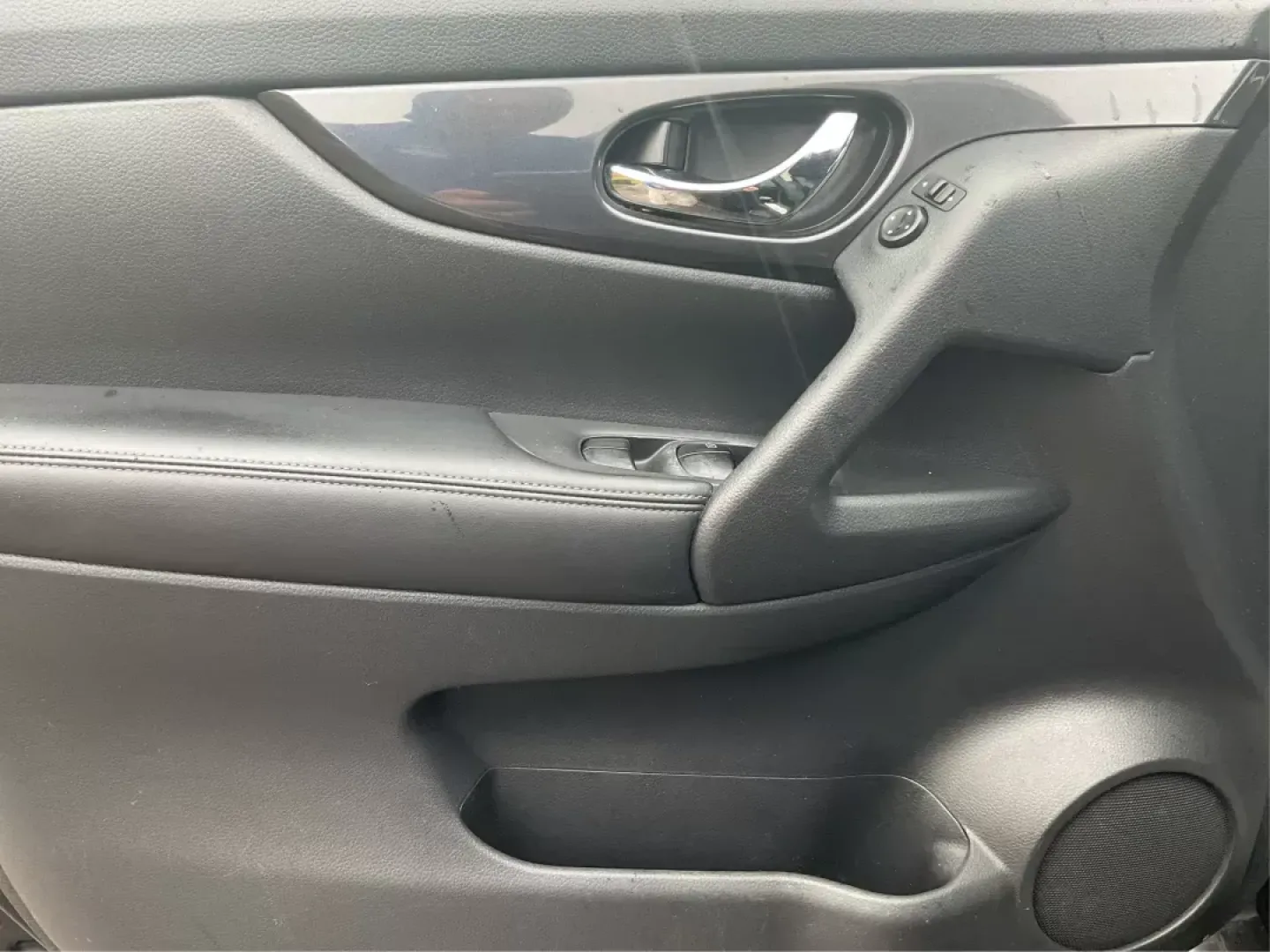 2017 Nissan Rogue SV (KNMAT2MV7HP) with an 2.5L I-4 DOHC engine, located at 8750 N County Rd 25A, Piqua, OH, 45356, (937) 908-9800, 40.164391, -84.232513 - 2017 Nissan Rogue SV - Photo#18