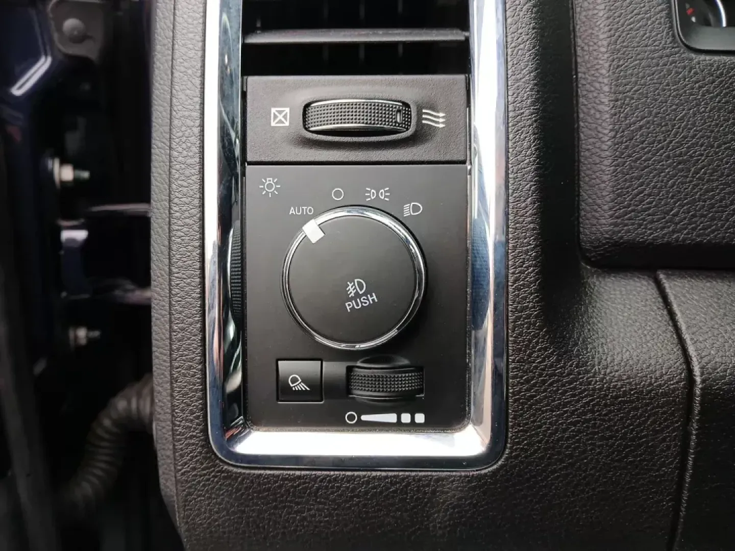 2017 Ram 1500 Laramie Quad Cab 4WD (1C6RR7JT1HS) with an 5.7L V8 OHV 16V engine, 8-Speed Automatic transmission, located at 1184 Kauffman Ave, Fairborn, OH, 45324, (937) 908-9800, 39.807072, -84.030914 - 2017 Ram 1500 Laramie Quad Cab 4WD - Photo#16