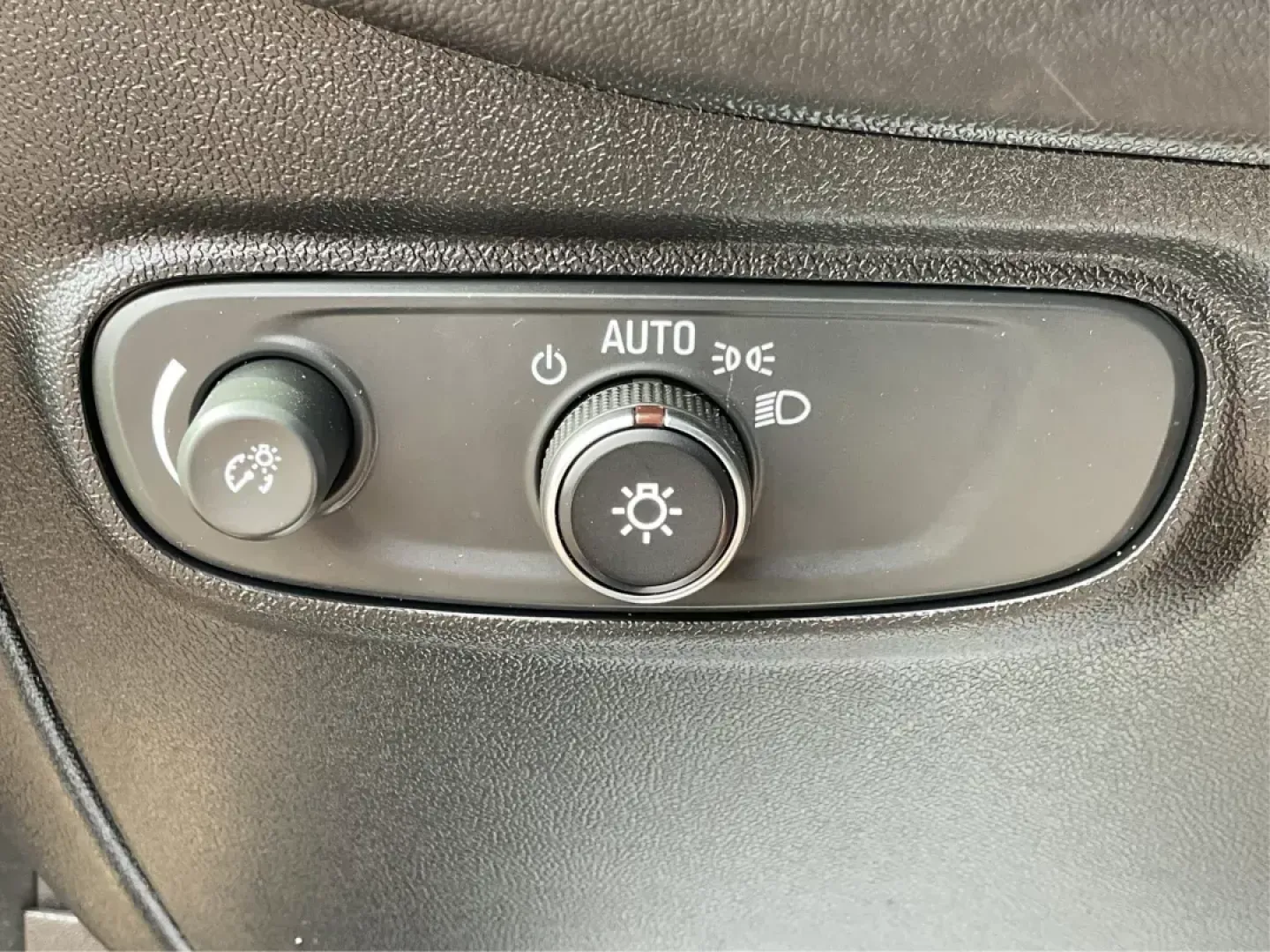 2018 Chevrolet Equinox LT (3GNAXSEV5JS) with an 1.5L I-4 gasoline direct injection engine, located at 8750 N County Rd 25A, Piqua, OH, 45356, (937) 908-9800, 40.164391, -84.232513 - 2018 Chevrolet Equinox LT - Photo#16