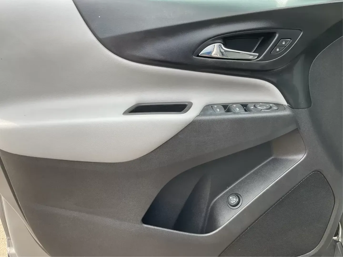 2018 Chevrolet Equinox LT (3GNAXSEV5JS) with an 1.5L I-4 gasoline direct injection engine, located at 8750 N County Rd 25A, Piqua, OH, 45356, (937) 908-9800, 40.164391, -84.232513 - 2018 Chevrolet Equinox LT - Photo#18
