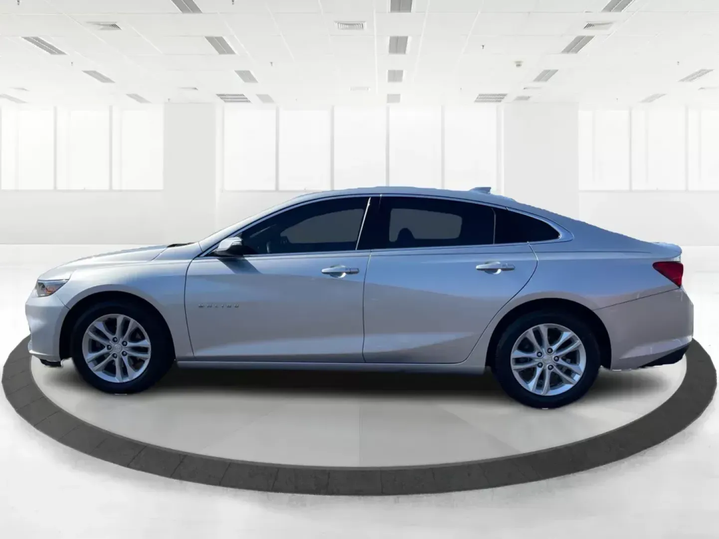 2018 Chevrolet Malibu LT (1G1ZD5ST8JF) with an ECOTEC 1.5L I-4 gasoline direct injection engine, located at 880 E. National Road, Vandalia, OH, 45377, (937) 908-9800, 39.891918, -84.183594 - 2018 Chevrolet Malibu LT - Photo#5