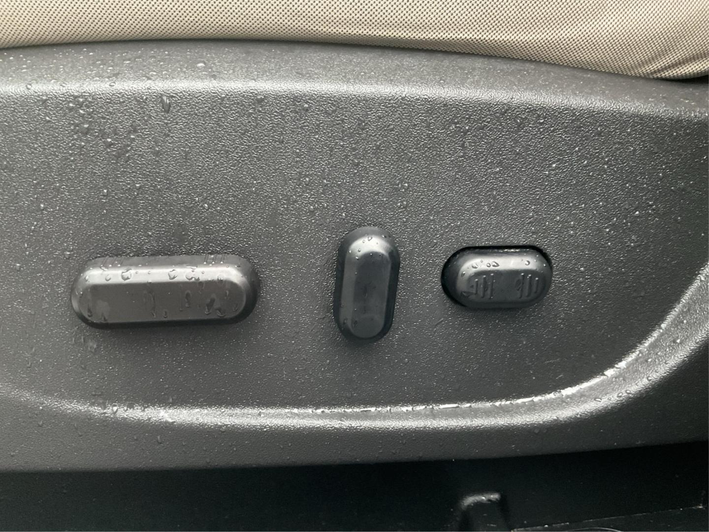 2018 Ford Escape SE (1FMCU0GD0JU) with an Other engine, located at 1230 East Main St, Xenia, OH, 45385, (937) 908-9800, 39.688026, -83.910172 - 2018 Ford Escape SE - Photo#17