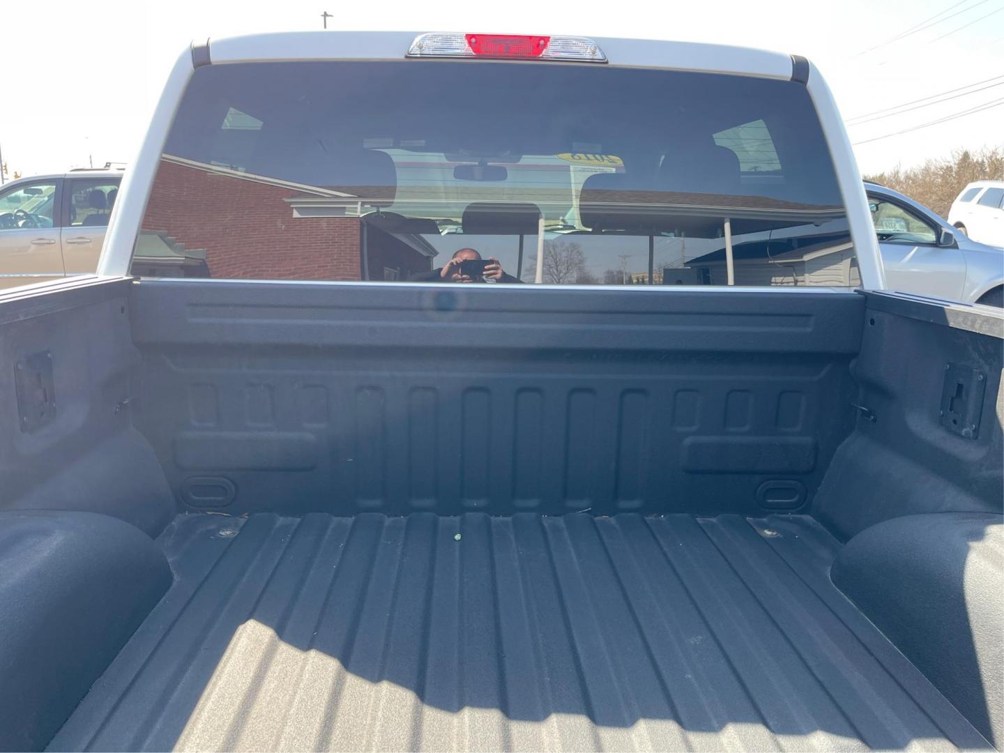 2018 Ford F-150 XL SuperCrew 5.5-ft. Bed 4WD (1FTEW1EG6JF) with an 3.5L V6 TURBO engine, 6-Speed Automatic transmission, located at 8750 N County Rd 25A, Piqua, OH, 45356, (937) 908-9800, 40.164391, -84.232513 - 2018 Ford F-150 XL SuperCrew 5.5-ft. Bed 4WD - Photo#11