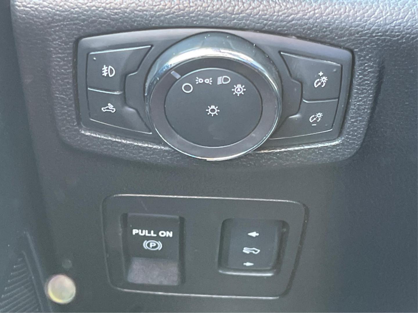 2018 Ford F-150 XL SuperCrew 5.5-ft. Bed 4WD (1FTEW1EG6JF) with an 3.5L V6 TURBO engine, 6-Speed Automatic transmission, located at 8750 N County Rd 25A, Piqua, OH, 45356, (937) 908-9800, 40.164391, -84.232513 - 2018 Ford F-150 XL SuperCrew 5.5-ft. Bed 4WD - Photo#16