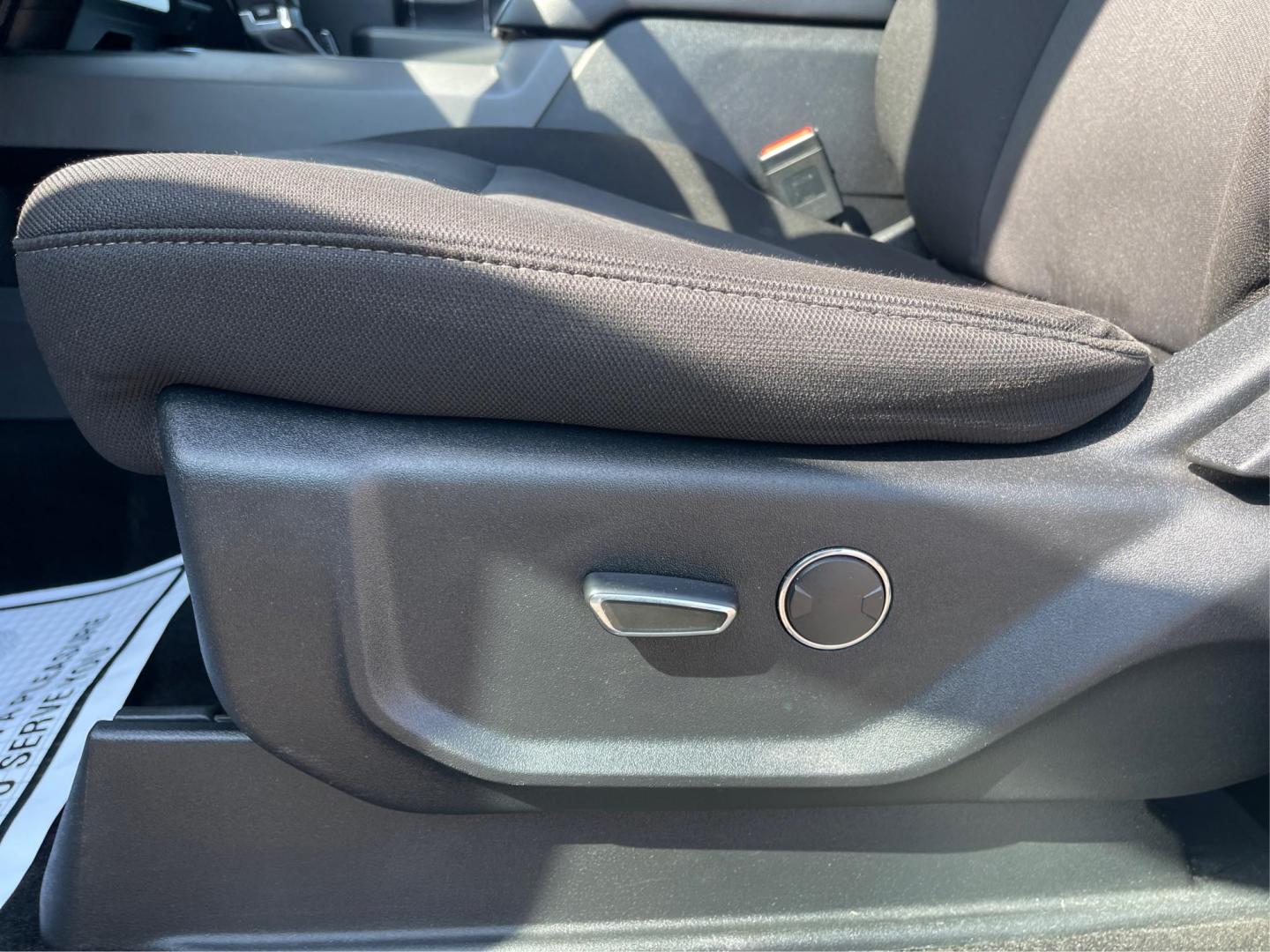 2018 Ford F-150 XL SuperCrew 5.5-ft. Bed 4WD (1FTEW1EG6JF) with an 3.5L V6 TURBO engine, 6-Speed Automatic transmission, located at 8750 N County Rd 25A, Piqua, OH, 45356, (937) 908-9800, 40.164391, -84.232513 - 2018 Ford F-150 XL SuperCrew 5.5-ft. Bed 4WD - Photo#17