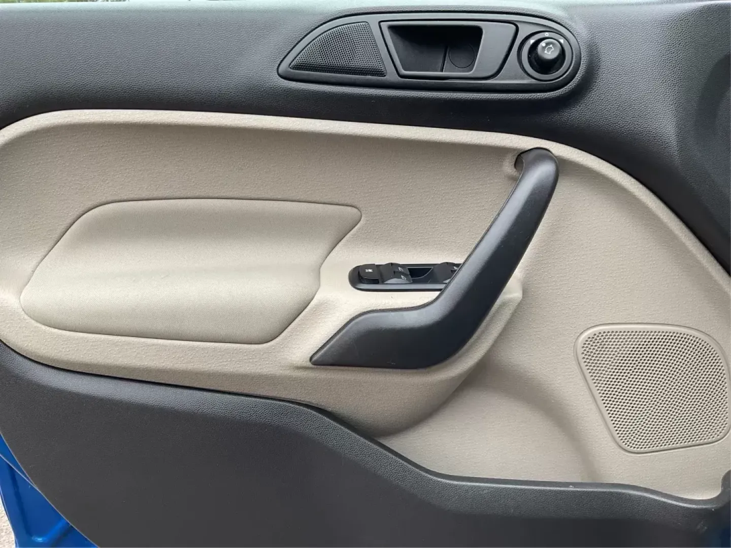 2018 Ford Fiesta SE (3FADP4EJ2JM) with an 1.6L I-4 DOHC engine, located at 8750 N County Rd 25A, Piqua, OH, 45356, (937) 908-9800, 40.164391, -84.232513 - 2018 Ford Fiesta SE - Photo#17