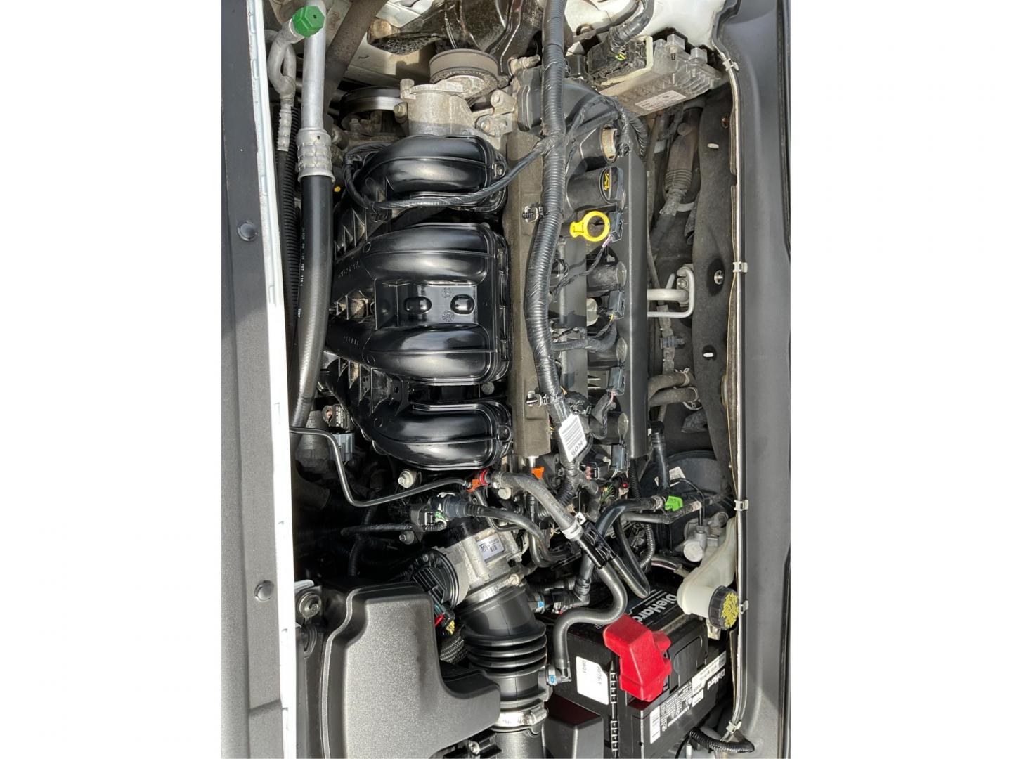 2018 Ford Fusion SE (3FA6P0H79JR) with an Duratec 2.5L I-4 DOHC engine, located at 1230 East Main St, Xenia, OH, 45385, (937) 908-9800, 39.688026, -83.910172 - 2018 Ford Fusion SE - Photo#10
