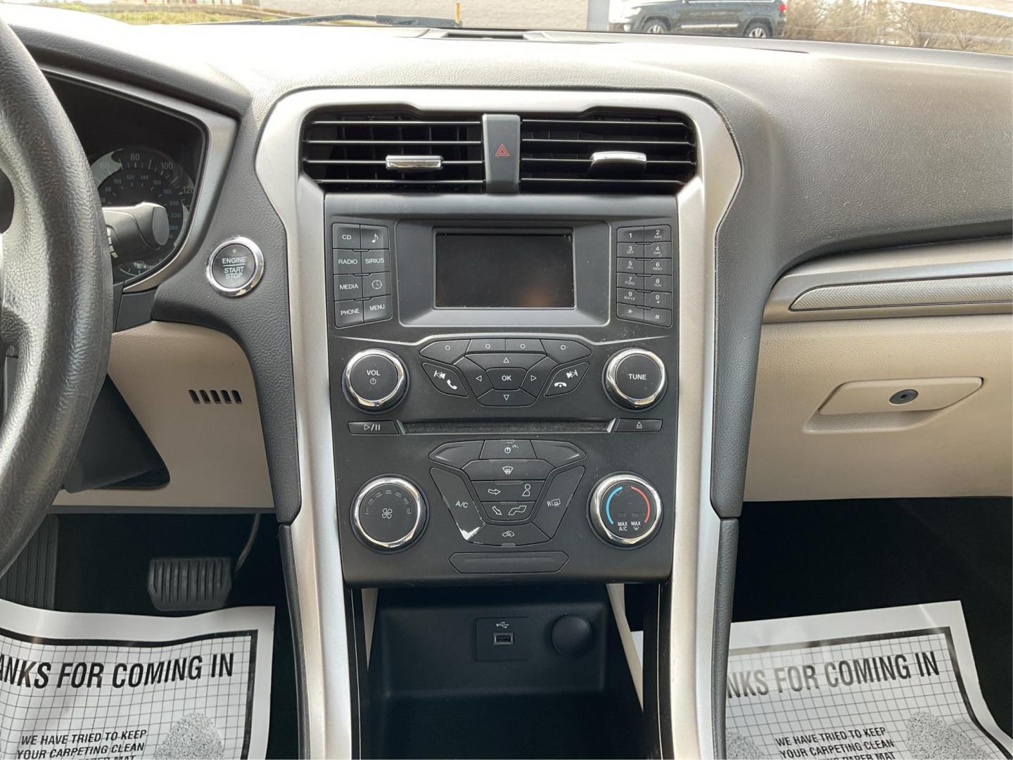 2018 Ford Fusion SE (3FA6P0H79JR) with an Duratec 2.5L I-4 DOHC engine, located at 1230 East Main St, Xenia, OH, 45385, (937) 908-9800, 39.688026, -83.910172 - 2018 Ford Fusion SE - Photo#12